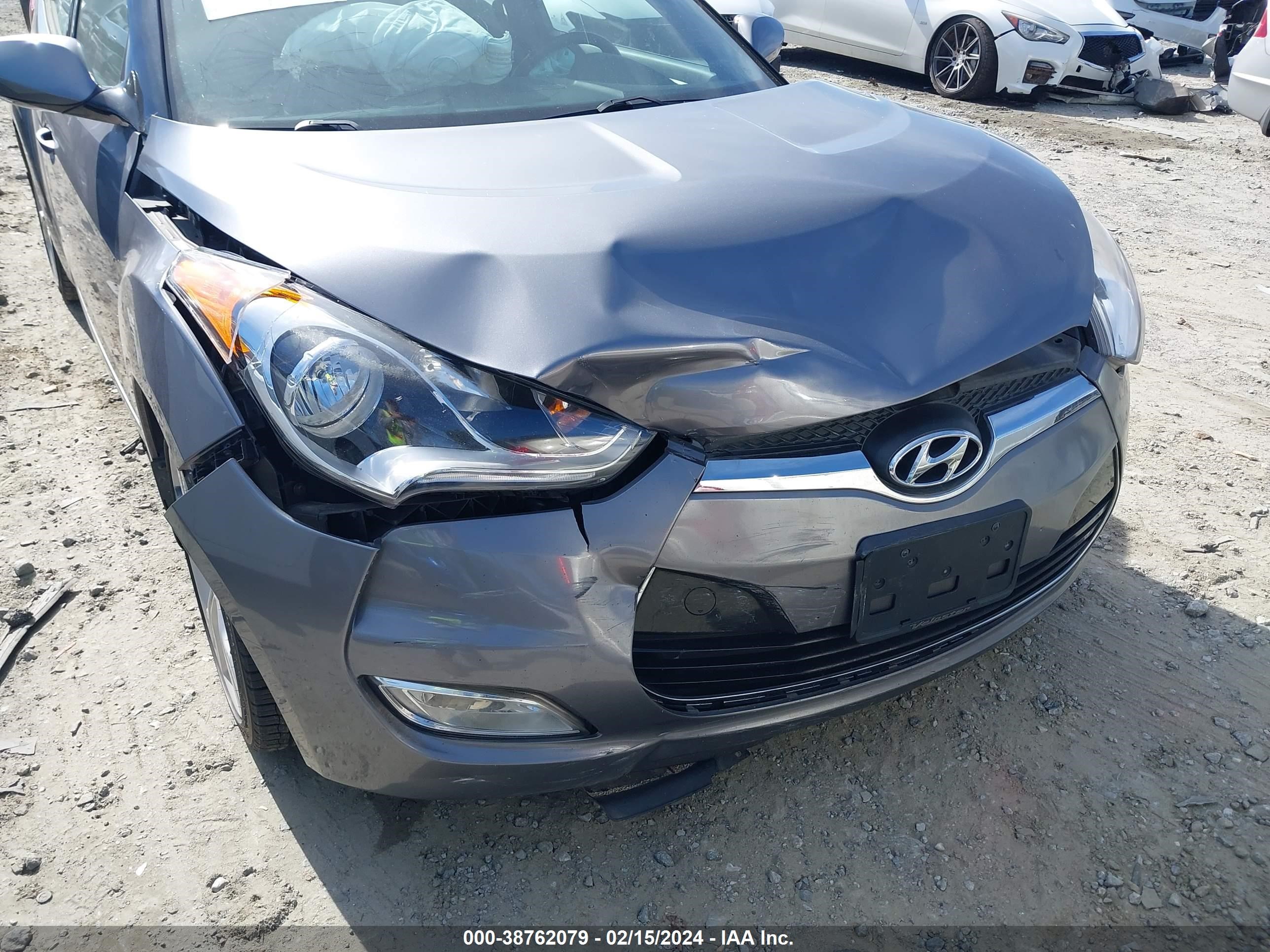 Photo 5 VIN: KMHTC6AD9GU263496 - HYUNDAI VELOSTER 