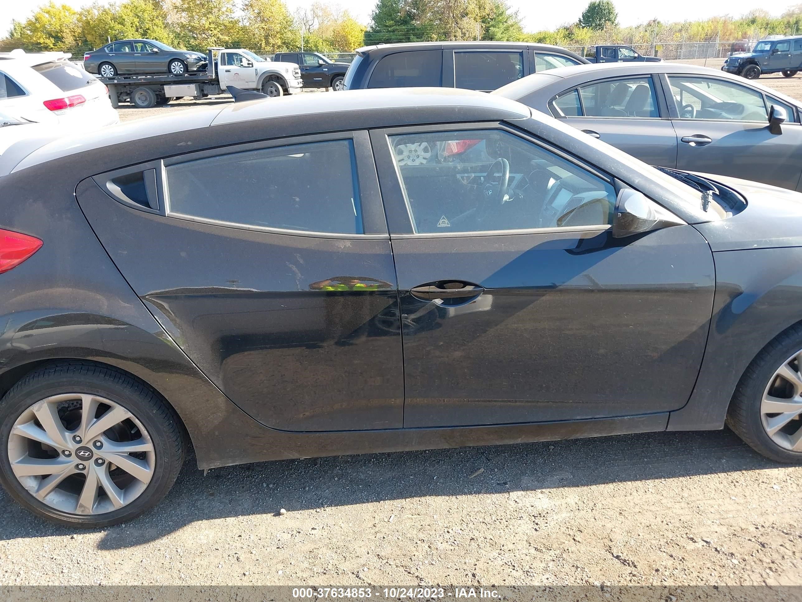 Photo 12 VIN: KMHTC6AD9HU306834 - HYUNDAI VELOSTER 