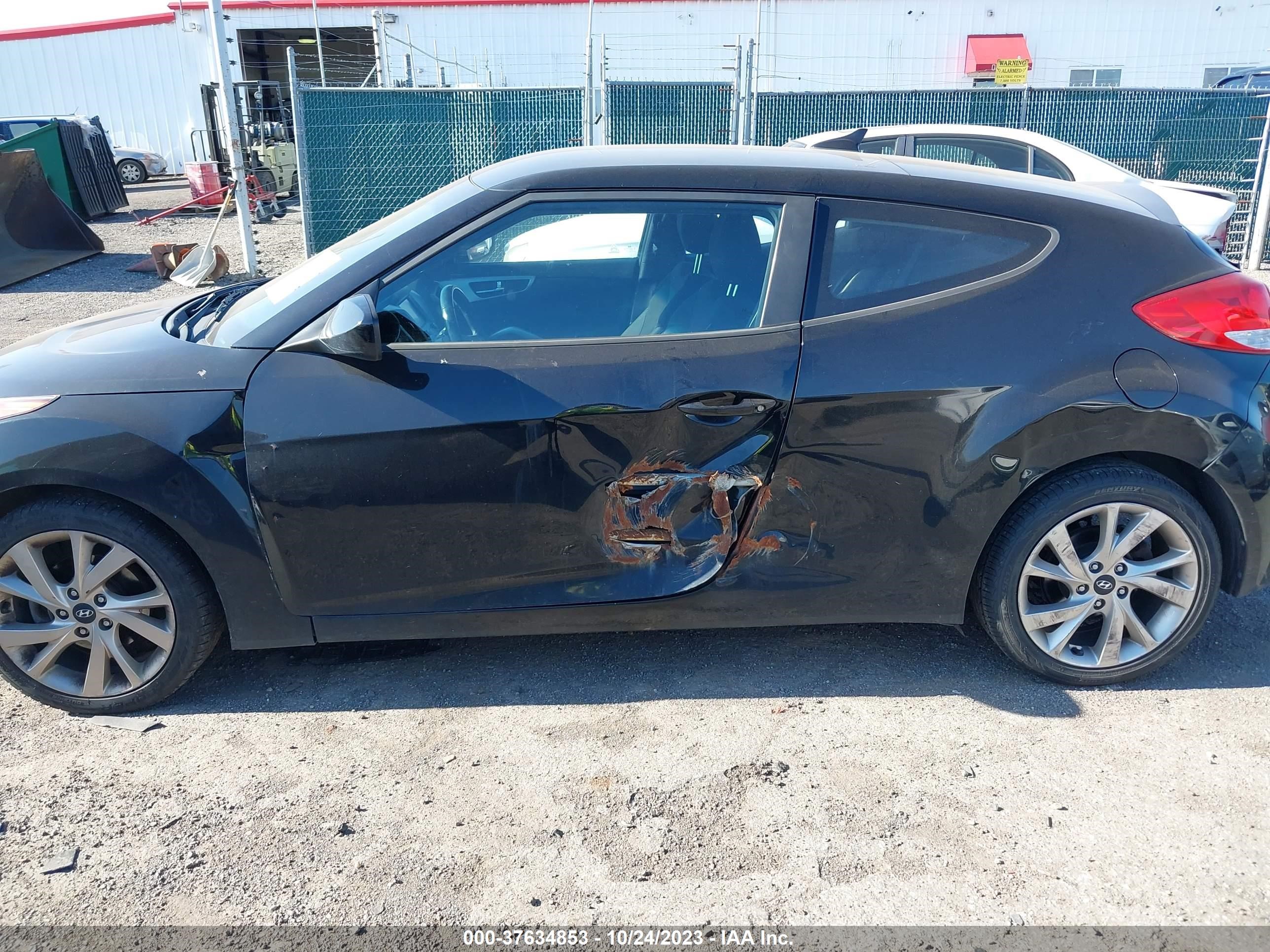 Photo 13 VIN: KMHTC6AD9HU306834 - HYUNDAI VELOSTER 