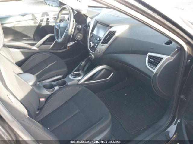 Photo 4 VIN: KMHTC6AD9HU309958 - HYUNDAI VELOSTER 