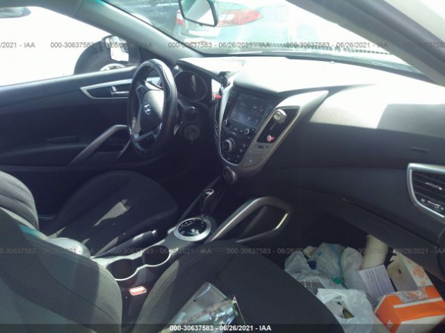 Photo 4 VIN: KMHTC6AD9HU311483 - HYUNDAI VELOSTER 