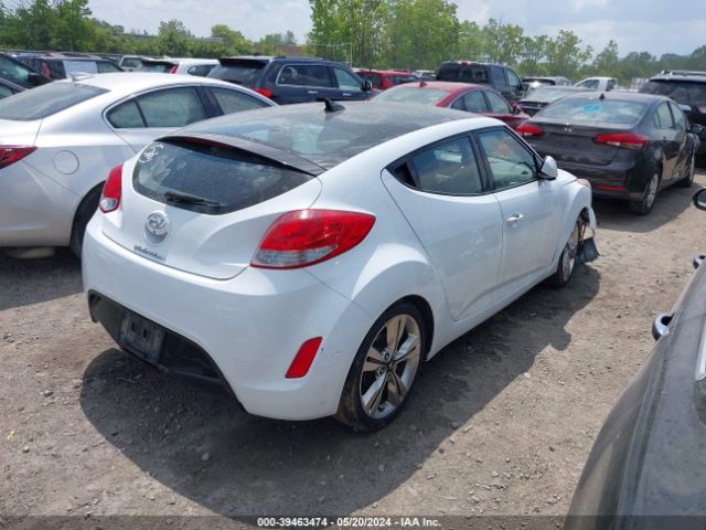 Photo 3 VIN: KMHTC6AD9HU320359 - HYUNDAI VELOSTER 