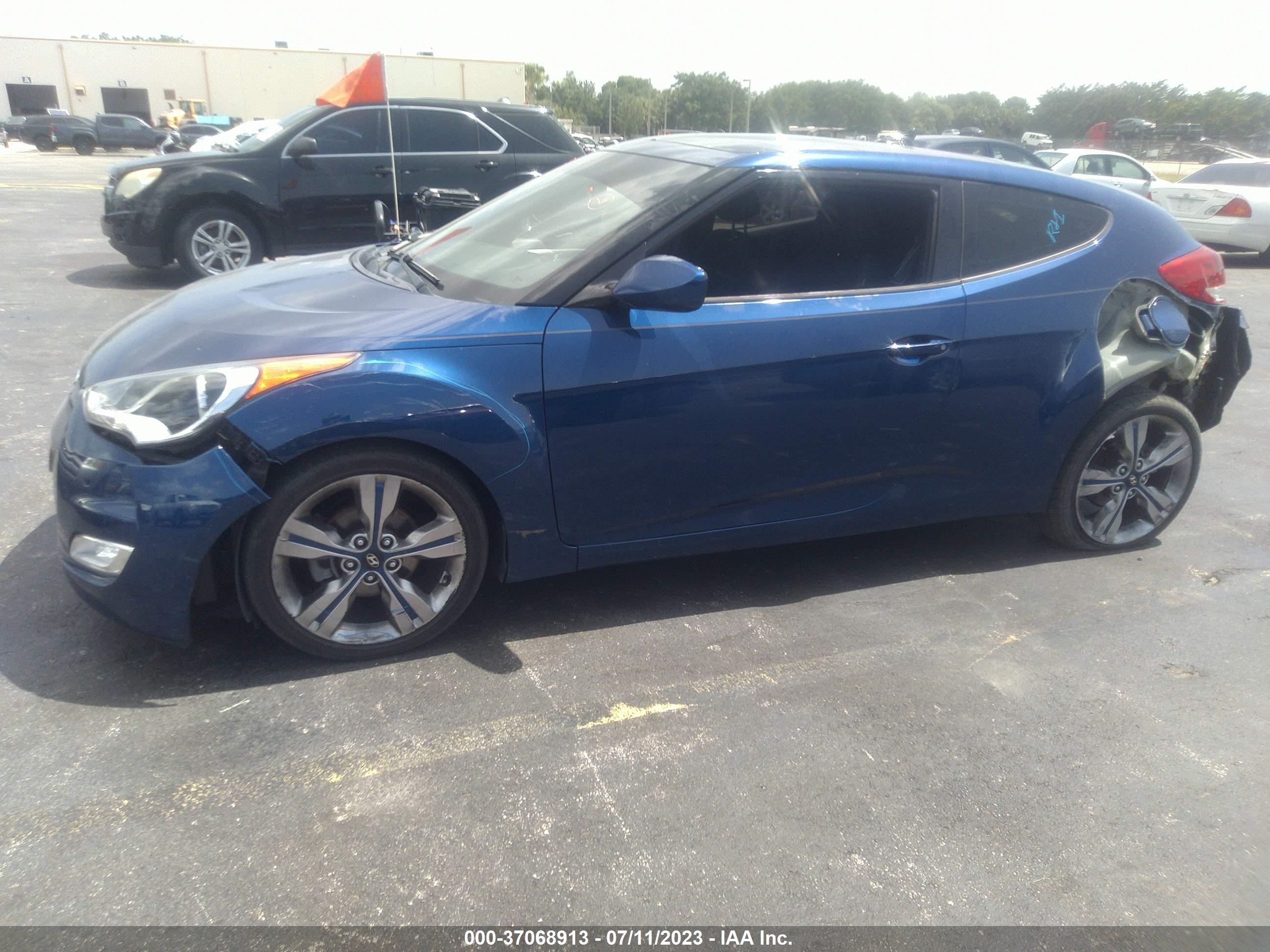 Photo 1 VIN: KMHTC6AD9HU322239 - HYUNDAI VELOSTER 