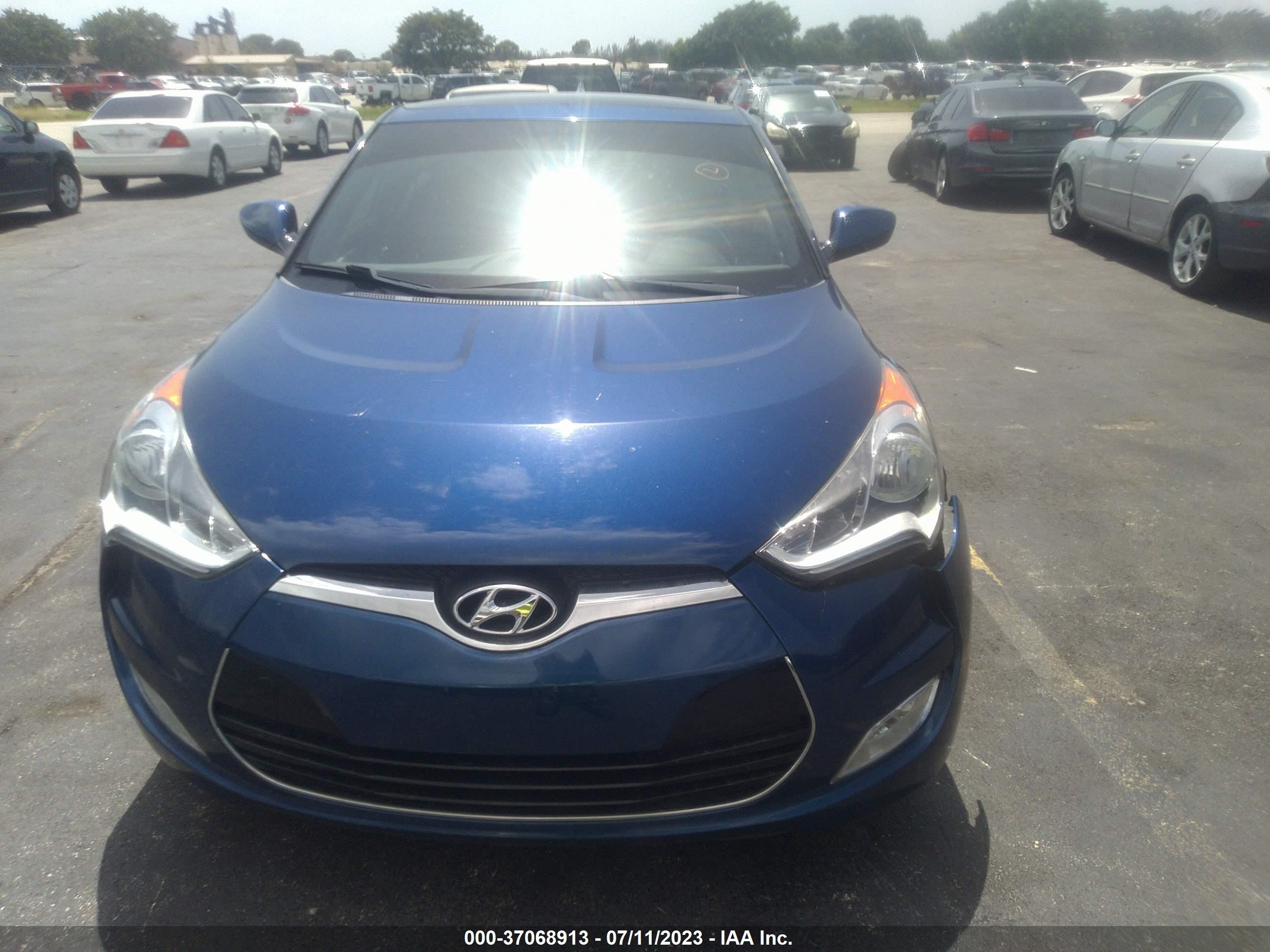 Photo 11 VIN: KMHTC6AD9HU322239 - HYUNDAI VELOSTER 