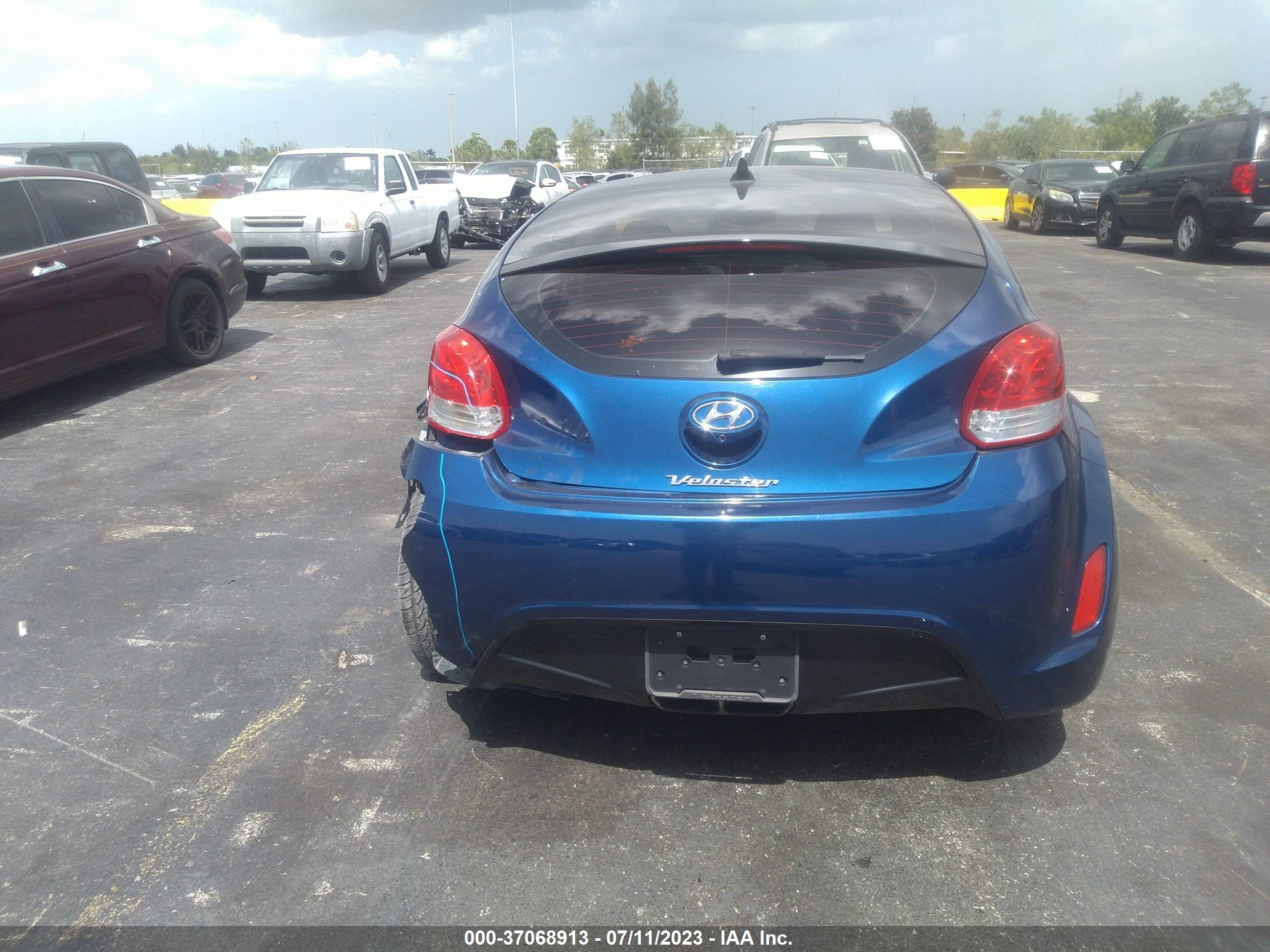 Photo 15 VIN: KMHTC6AD9HU322239 - HYUNDAI VELOSTER 