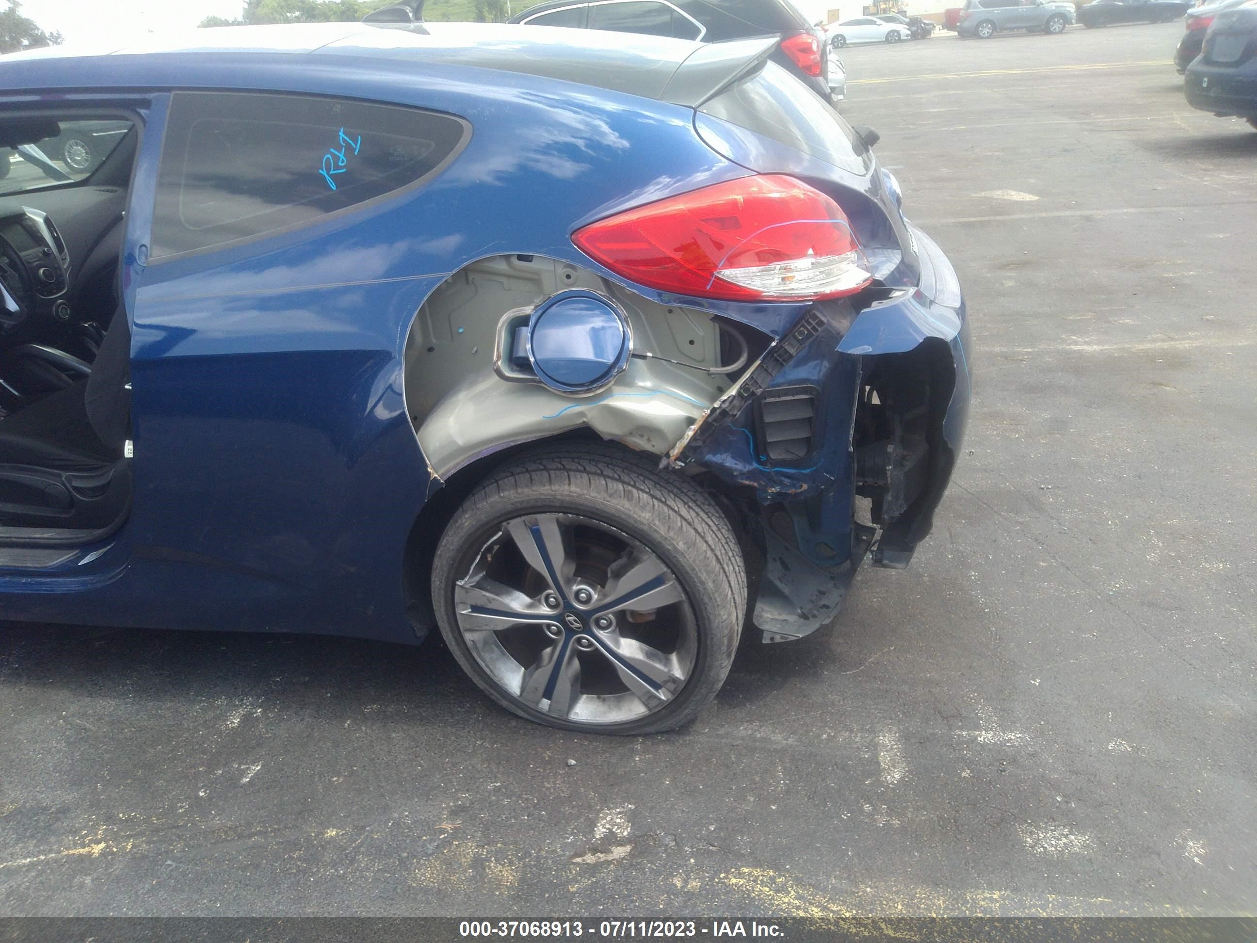 Photo 5 VIN: KMHTC6AD9HU322239 - HYUNDAI VELOSTER 