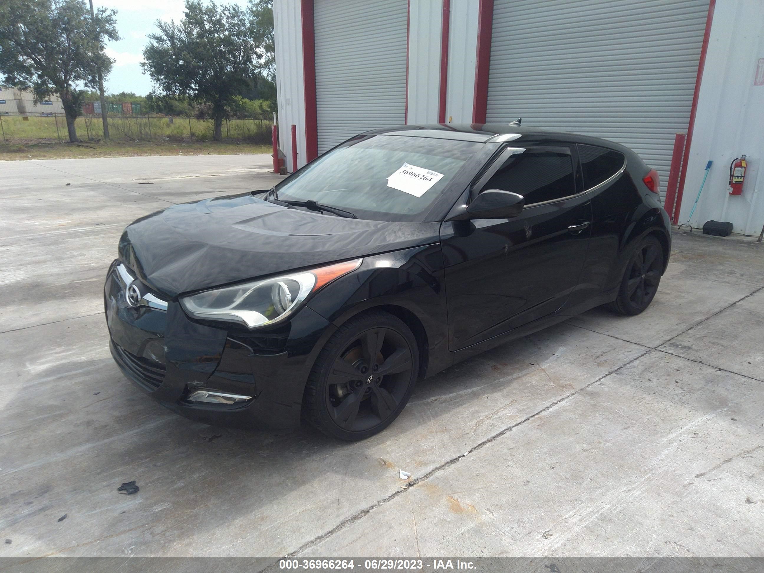 Photo 1 VIN: KMHTC6ADXGU263619 - HYUNDAI VELOSTER 