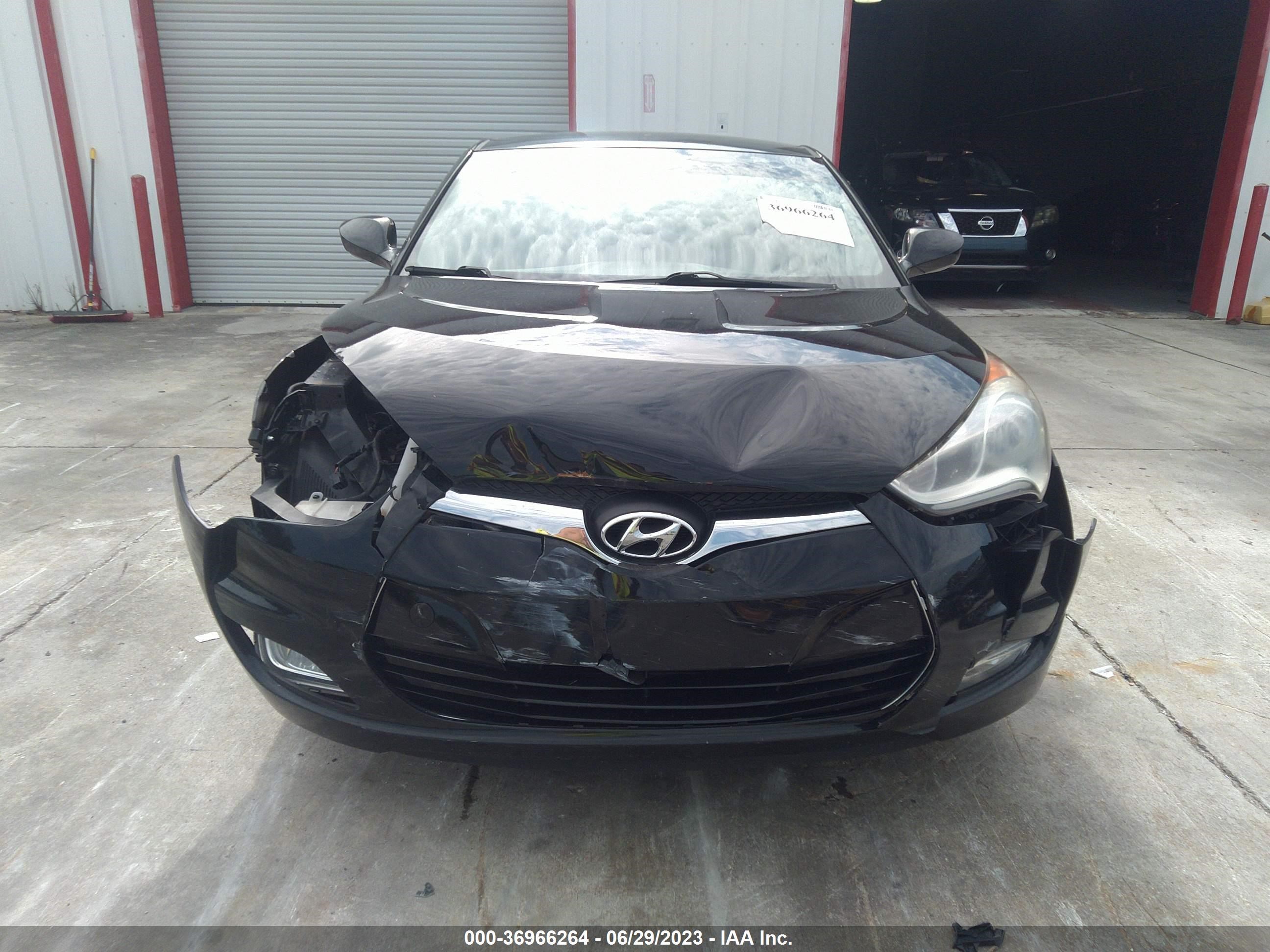 Photo 11 VIN: KMHTC6ADXGU263619 - HYUNDAI VELOSTER 