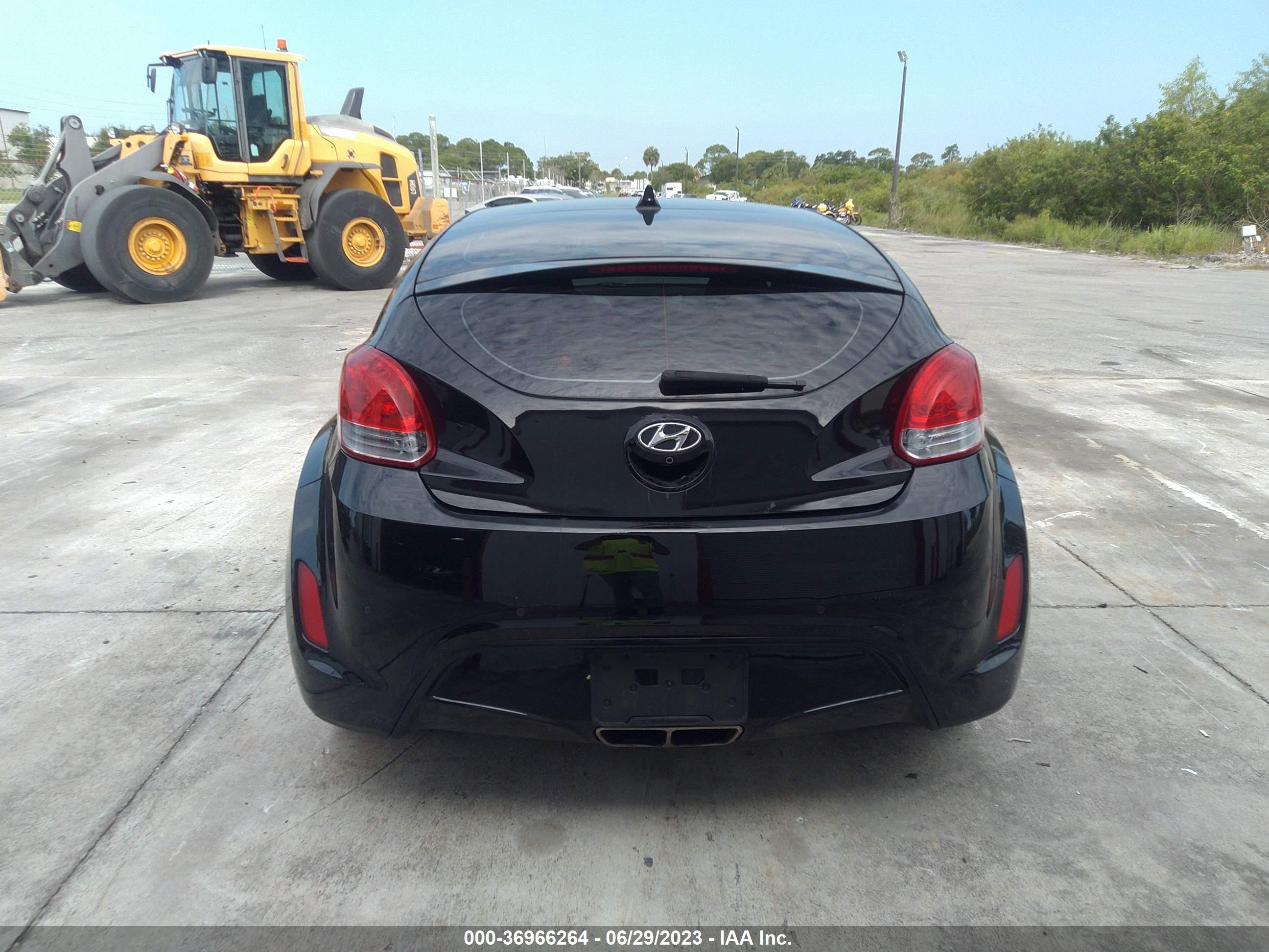 Photo 15 VIN: KMHTC6ADXGU263619 - HYUNDAI VELOSTER 