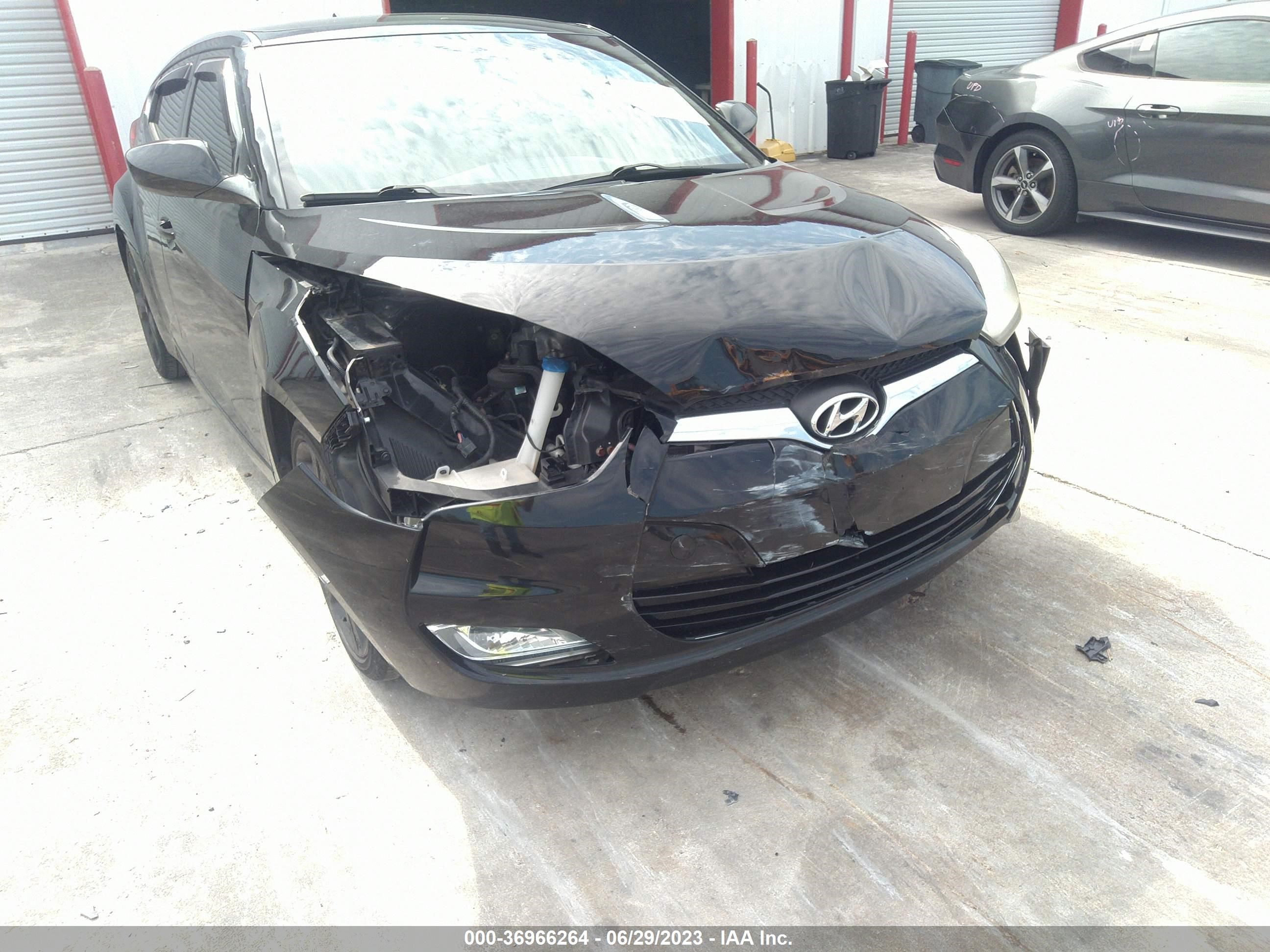 Photo 5 VIN: KMHTC6ADXGU263619 - HYUNDAI VELOSTER 