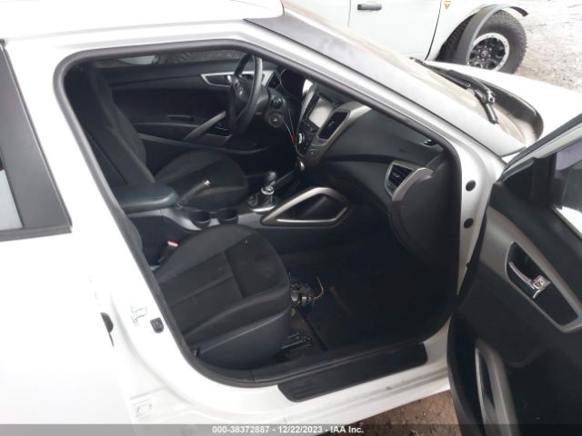 Photo 4 VIN: KMHTC6ADXGU290156 - HYUNDAI VELOSTER 