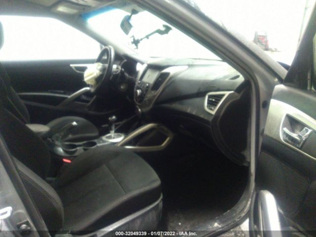 Photo 4 VIN: KMHTC6ADXHU305868 - HYUNDAI VELOSTER 