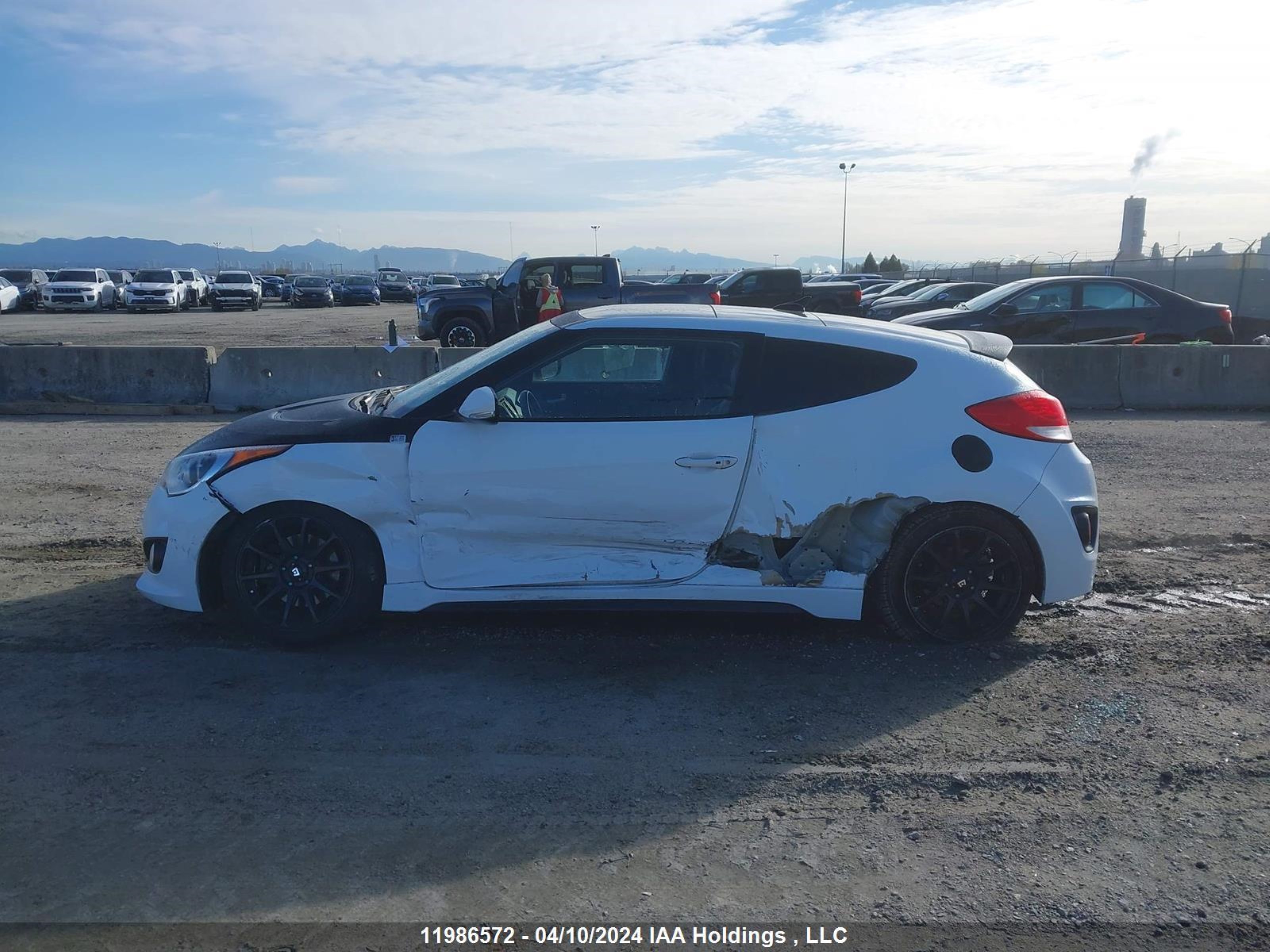 Photo 13 VIN: KMHTC6AE0FU243595 - HYUNDAI VELOSTER 