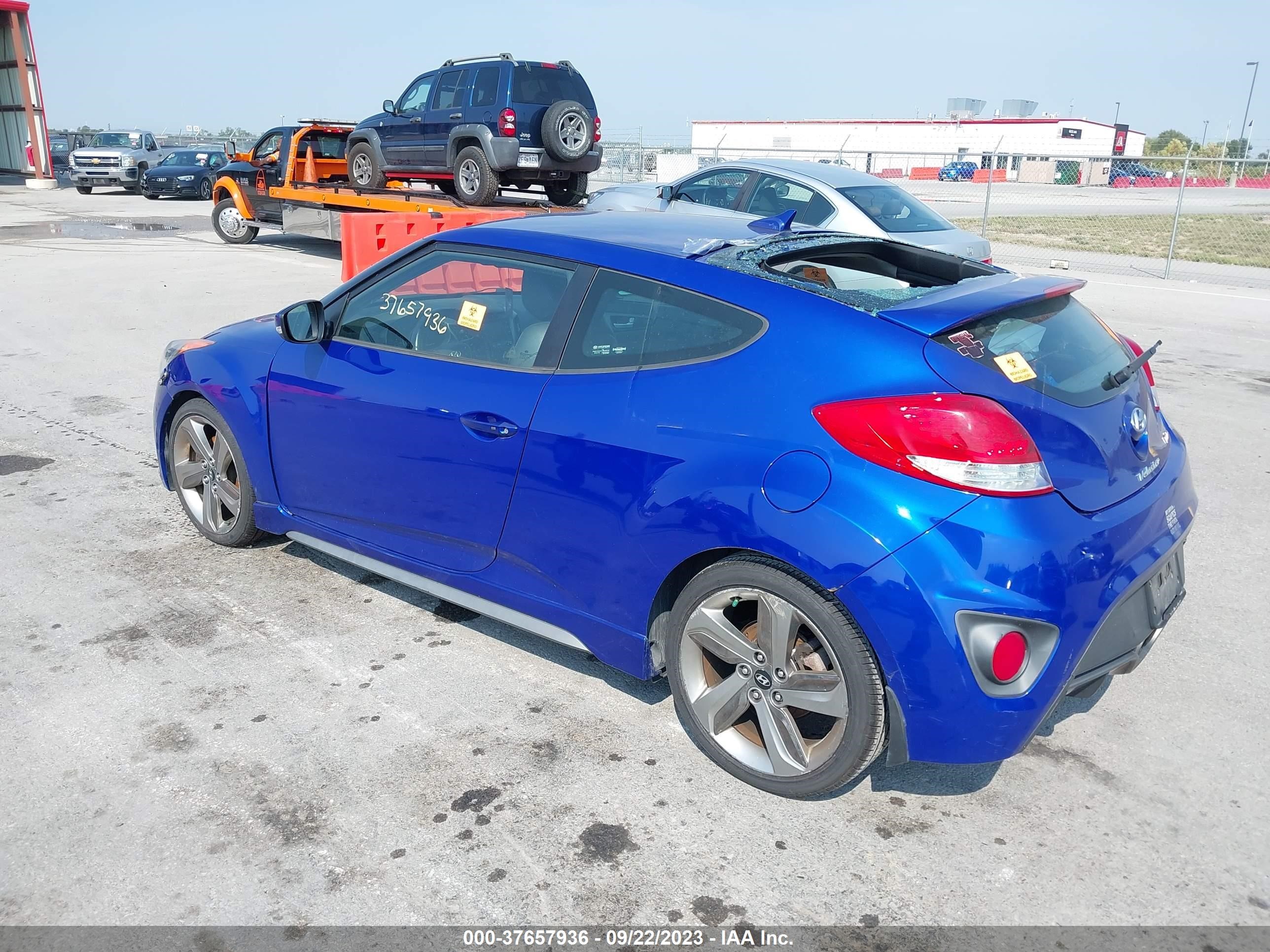 Photo 2 VIN: KMHTC6AE2DU172428 - HYUNDAI VELOSTER 