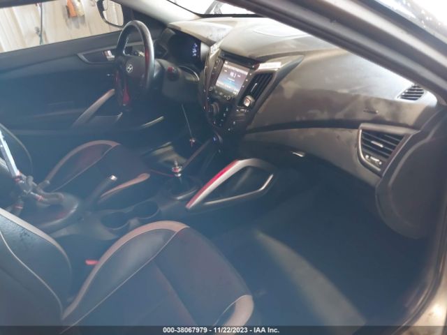 Photo 4 VIN: KMHTC6AE2FU233814 - HYUNDAI VELOSTER 