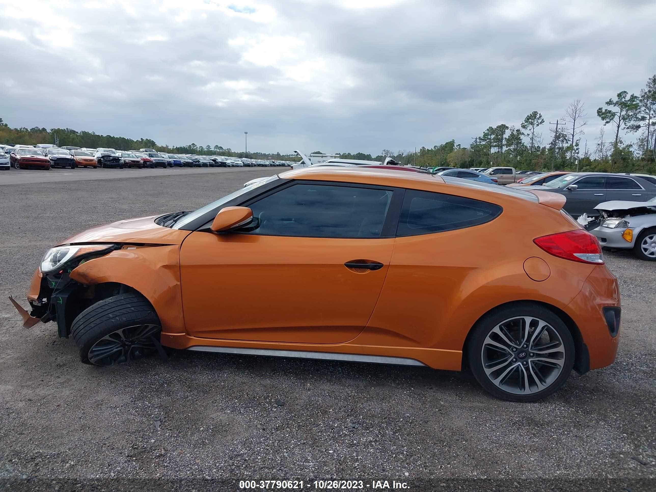 Photo 12 VIN: KMHTC6AE2GU253966 - HYUNDAI VELOSTER 