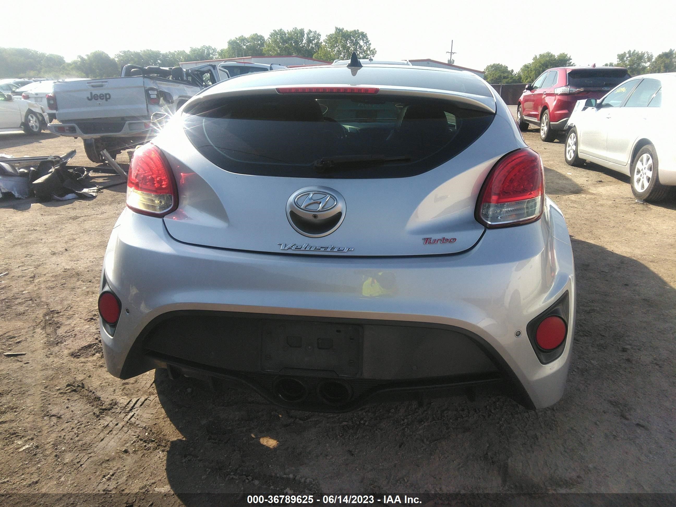 Photo 15 VIN: KMHTC6AE3DU150907 - HYUNDAI VELOSTER 