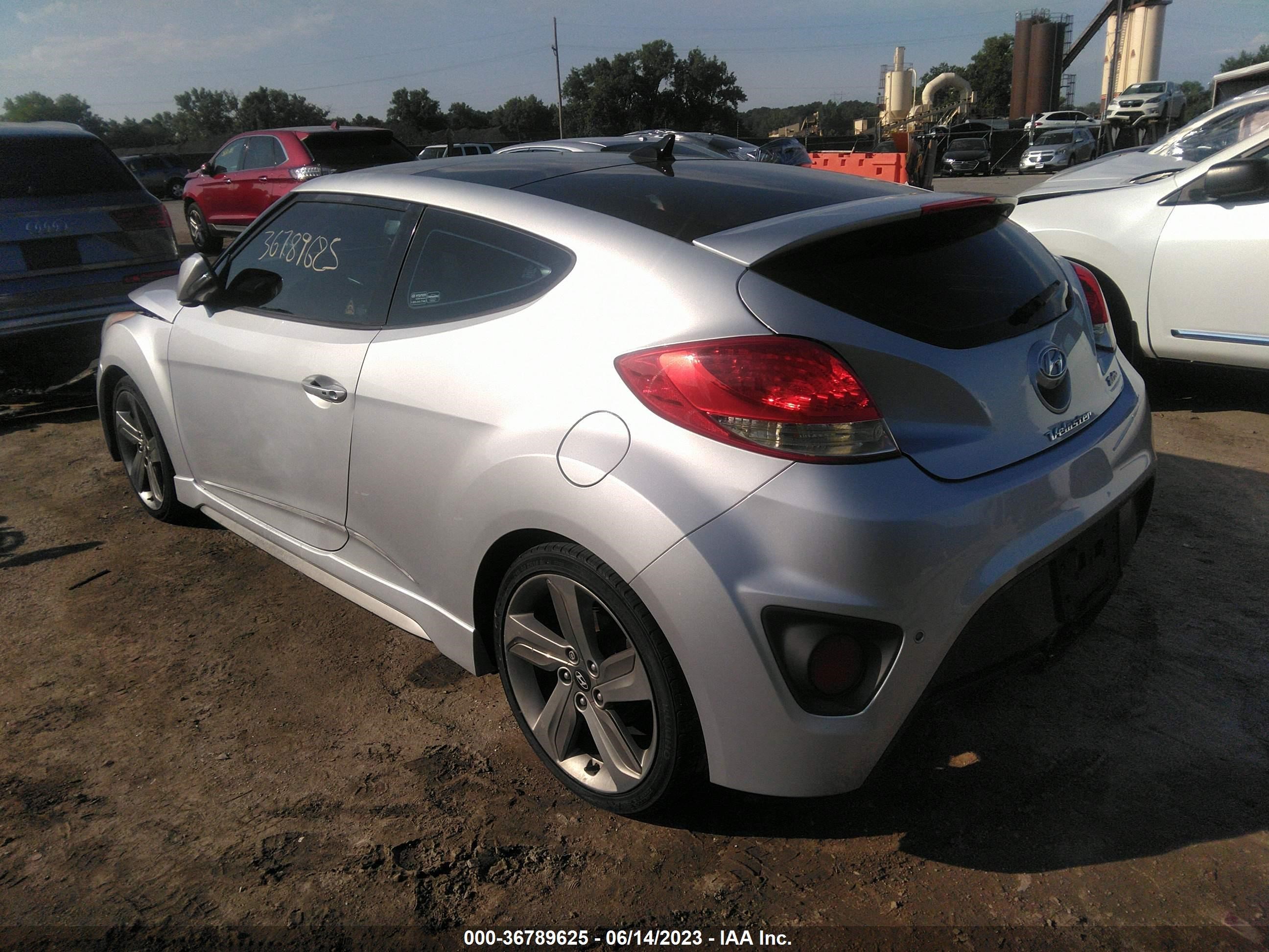 Photo 2 VIN: KMHTC6AE3DU150907 - HYUNDAI VELOSTER 