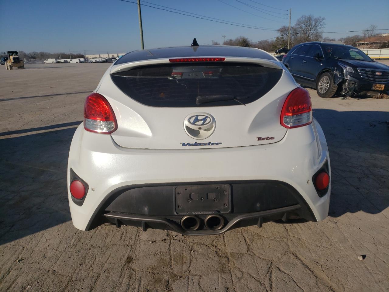 Photo 5 VIN: KMHTC6AE3GU267939 - HYUNDAI VELOSTER 