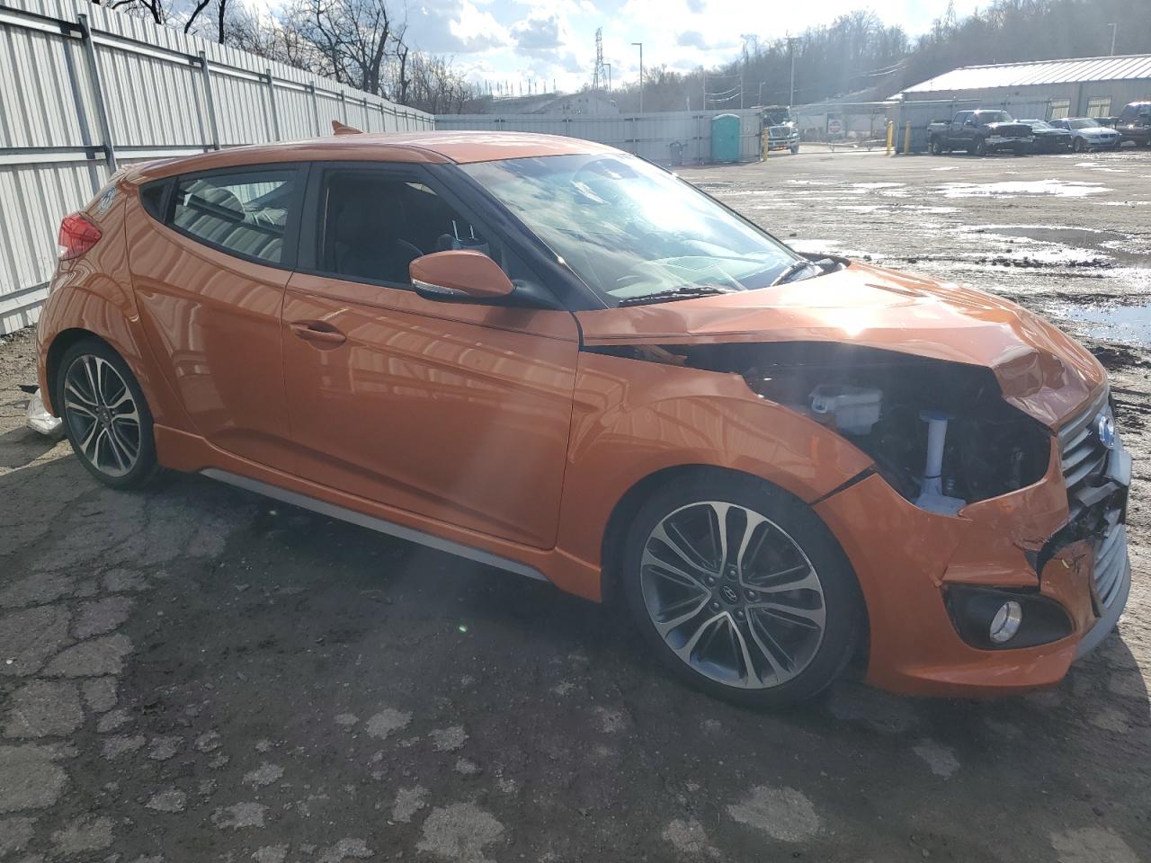 Photo 3 VIN: KMHTC6AE4GU292526 - HYUNDAI VELOSTER 