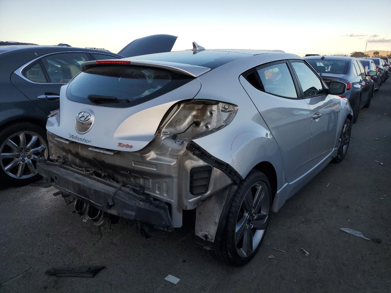 Photo 2 VIN: KMHTC6AE5FU234858 - HYUNDAI VELOSTER 