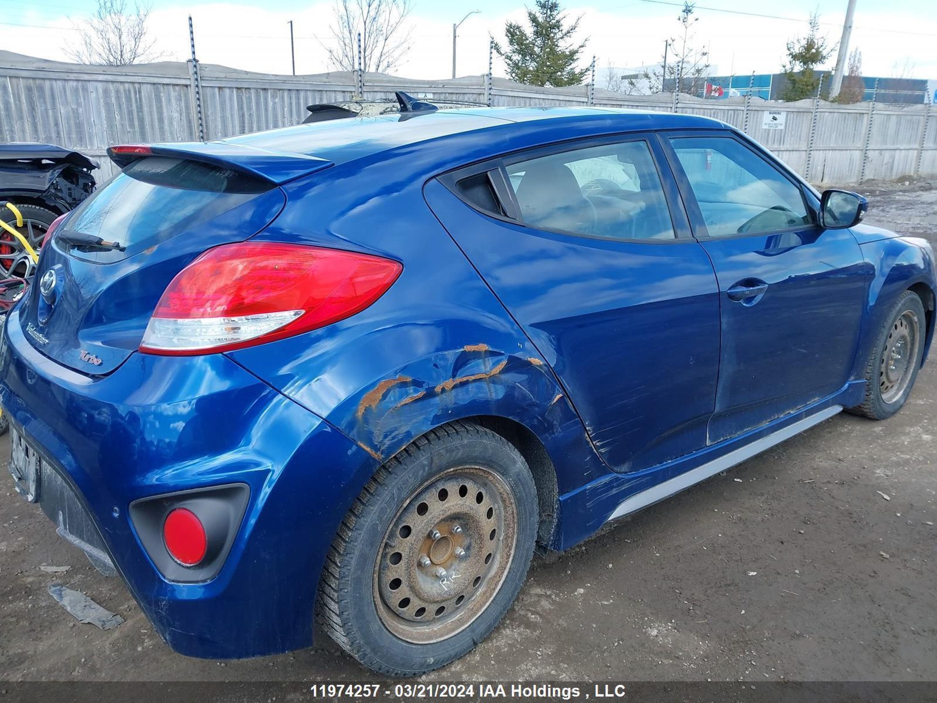 Photo 3 VIN: KMHTC6AE5GU252097 - HYUNDAI VELOSTER 