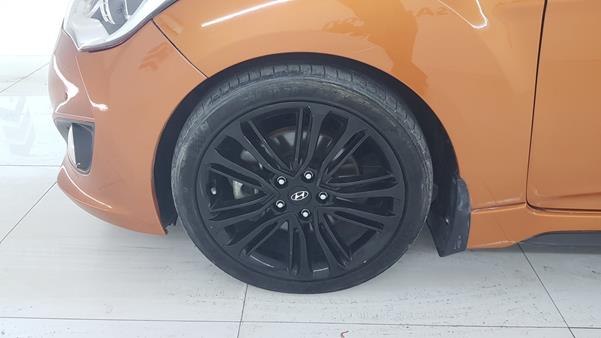 Photo 32 VIN: KMHTC6AE5GU264721 - HYUNDAI VELOSTER 