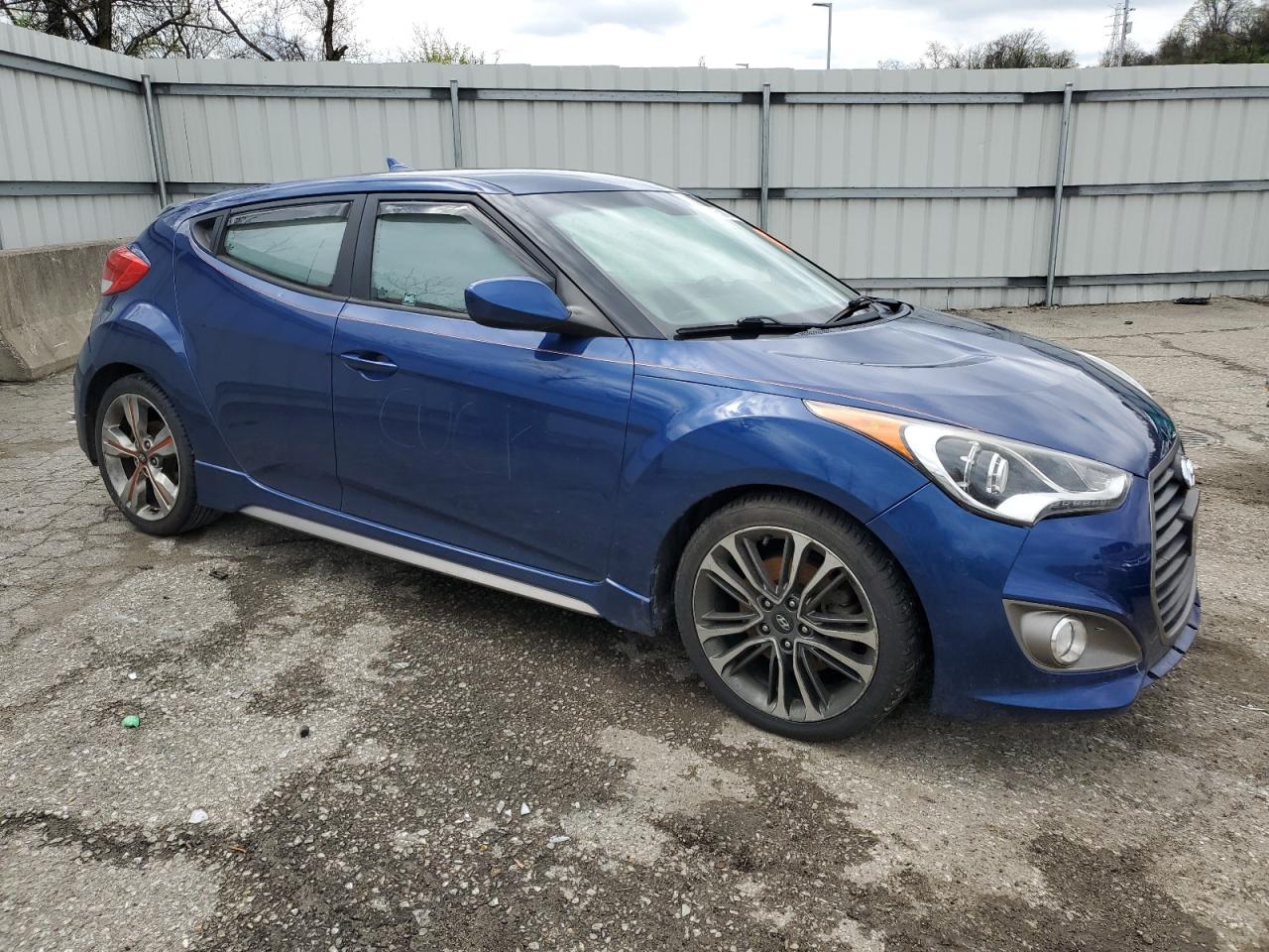 Photo 3 VIN: KMHTC6AE5GU275475 - HYUNDAI VELOSTER 