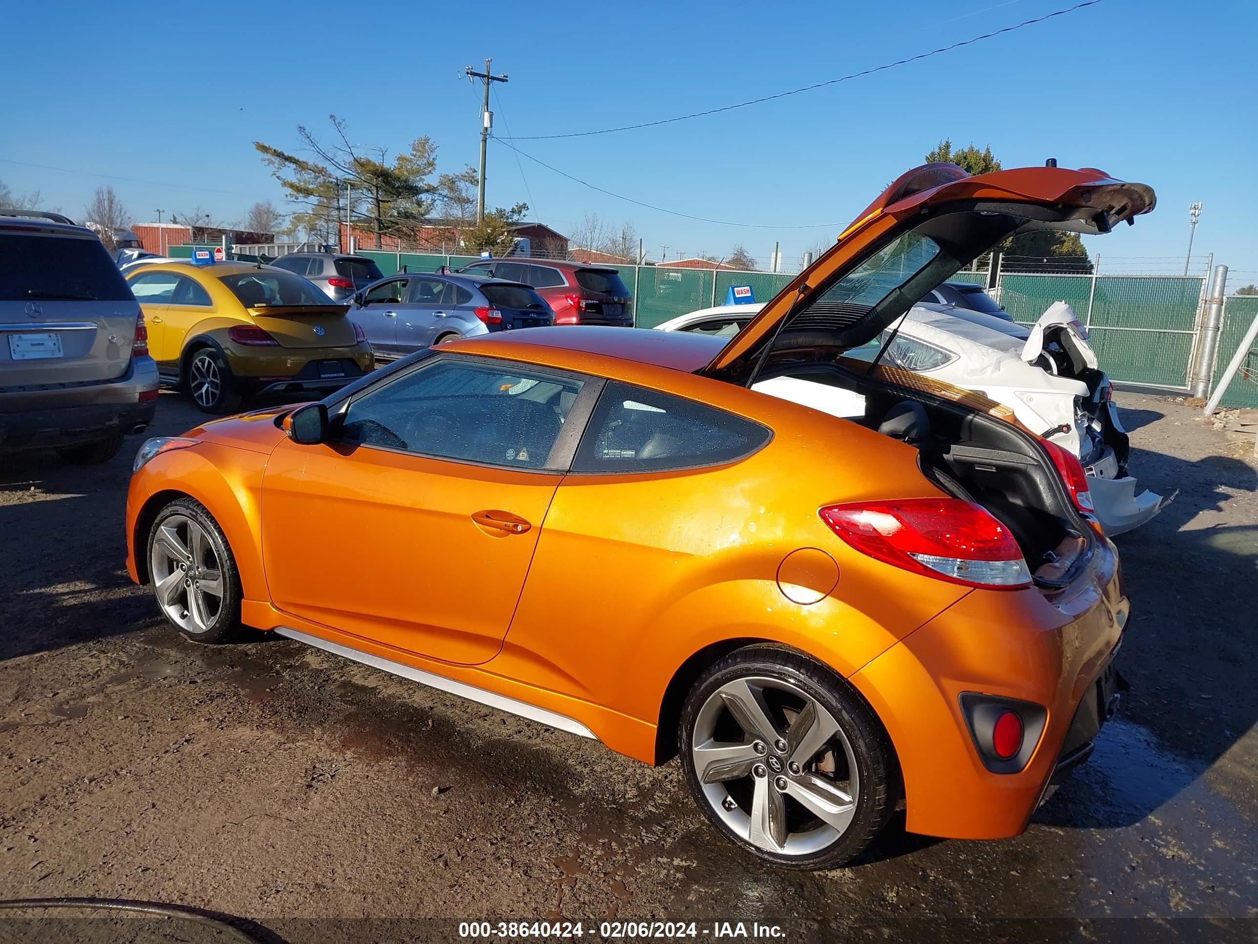 Photo 2 VIN: KMHTC6AE6DU136080 - HYUNDAI VELOSTER 