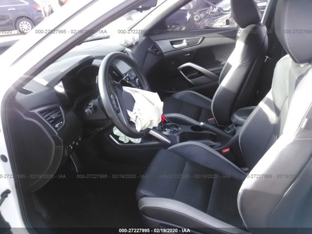 Photo 4 VIN: KMHTC6AE6HU312065 - HYUNDAI VELOSTER 