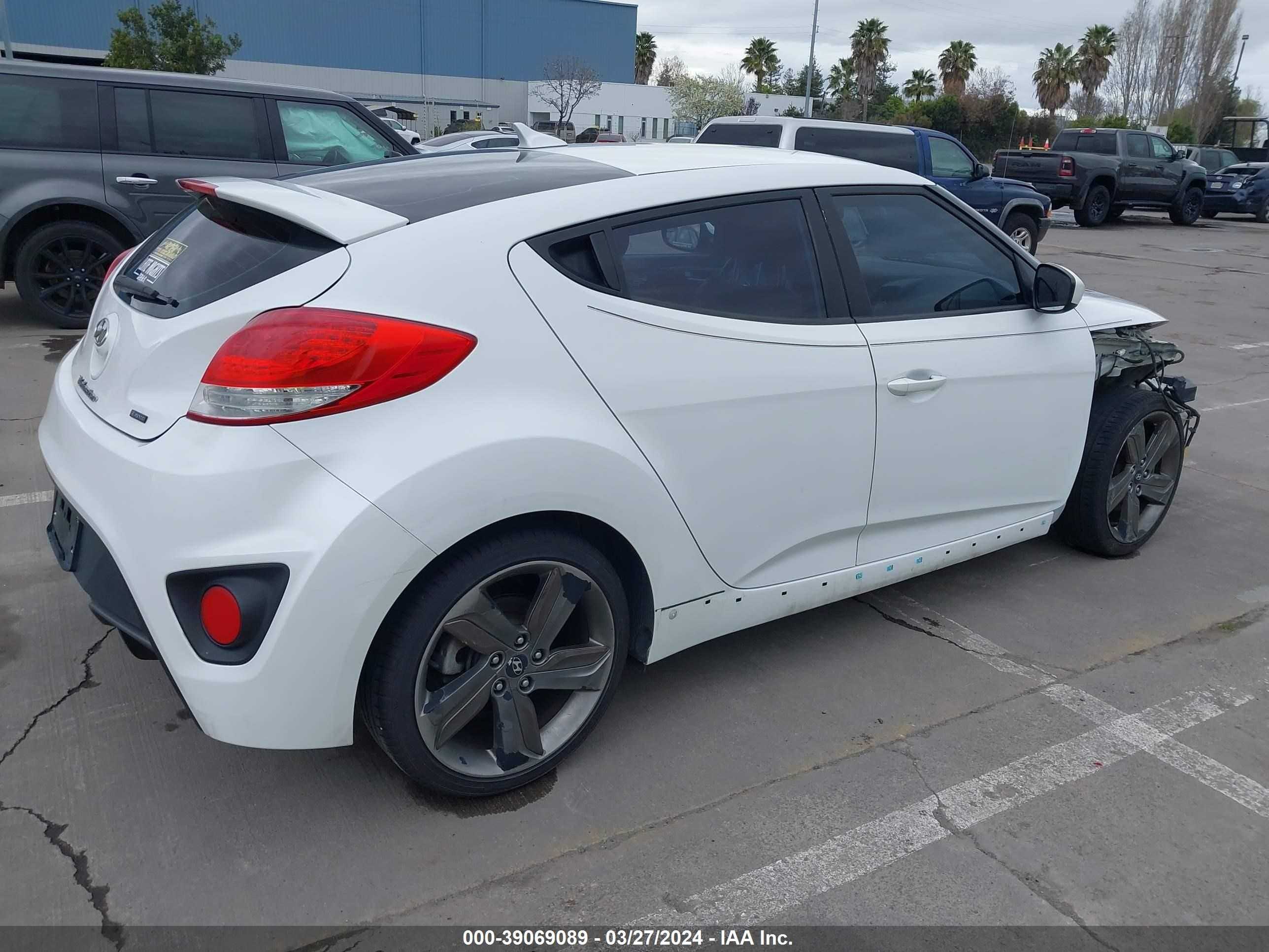 Photo 3 VIN: KMHTC6AE8EU206762 - HYUNDAI VELOSTER 