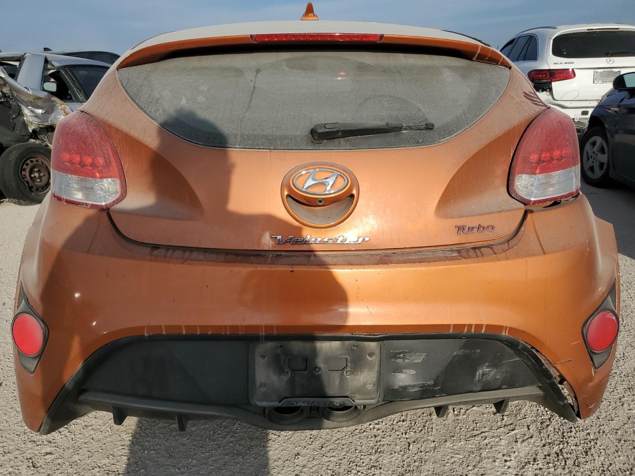 Photo 5 VIN: KMHTC6AE9GU275558 - HYUNDAI VELOSTER 