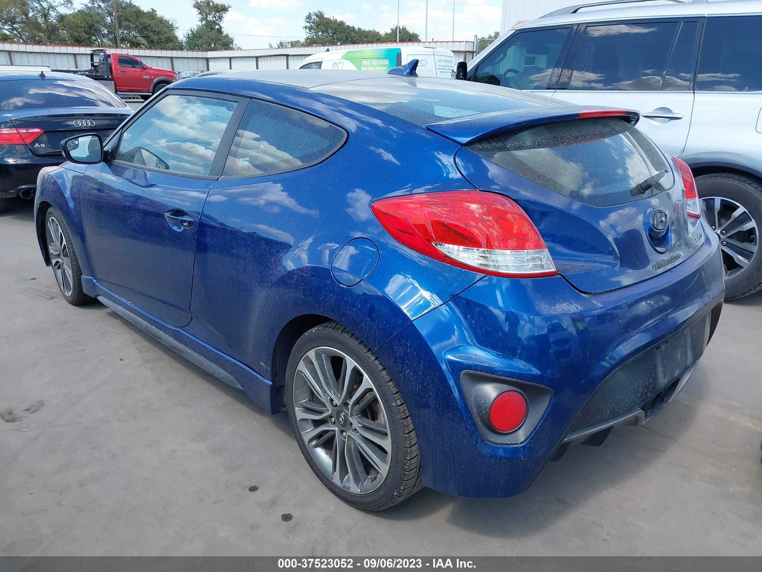 Photo 2 VIN: KMHTC6AEXGU277576 - HYUNDAI VELOSTER 