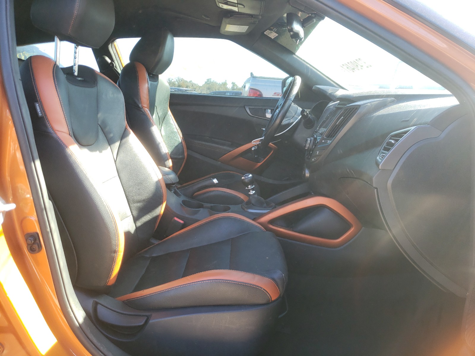 Photo 4 VIN: KMHTC6AEXGU282602 - HYUNDAI VELOSTER T 