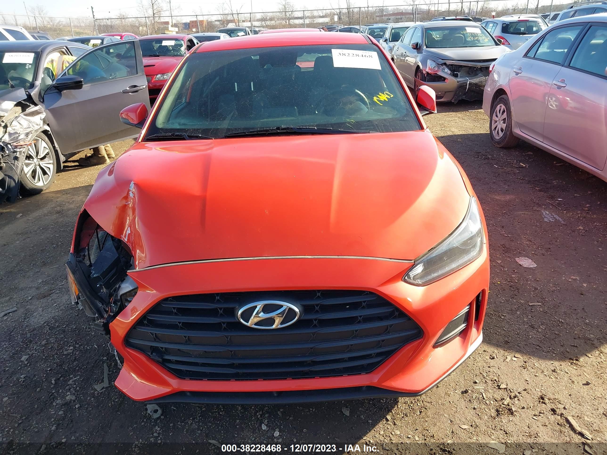 Photo 10 VIN: KMHTG6AF8KU010989 - HYUNDAI VELOSTER 