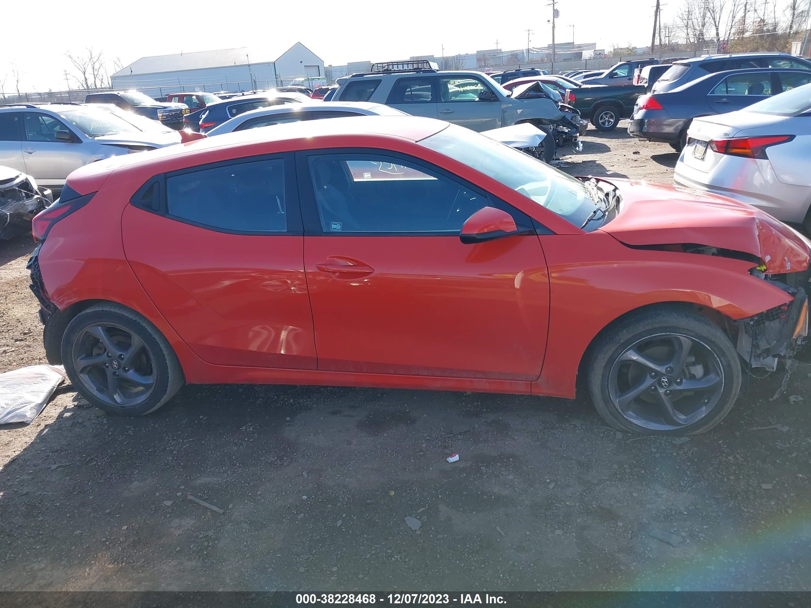 Photo 11 VIN: KMHTG6AF8KU010989 - HYUNDAI VELOSTER 