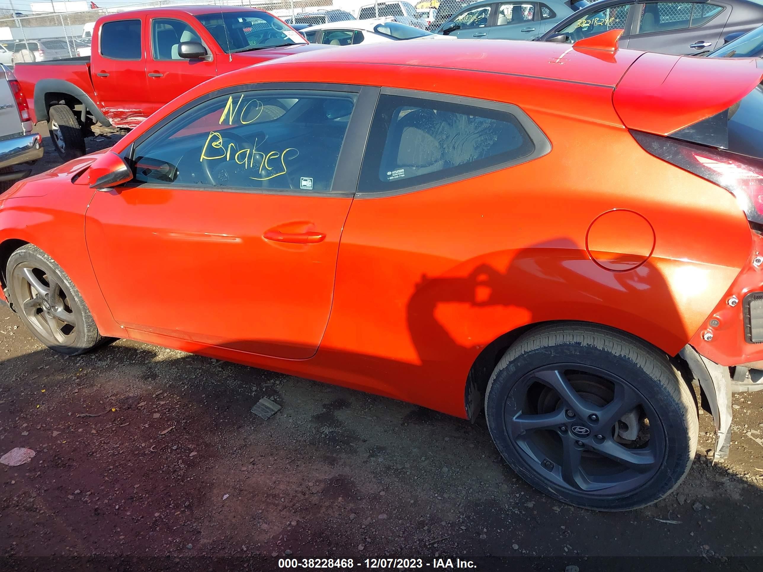 Photo 12 VIN: KMHTG6AF8KU010989 - HYUNDAI VELOSTER 