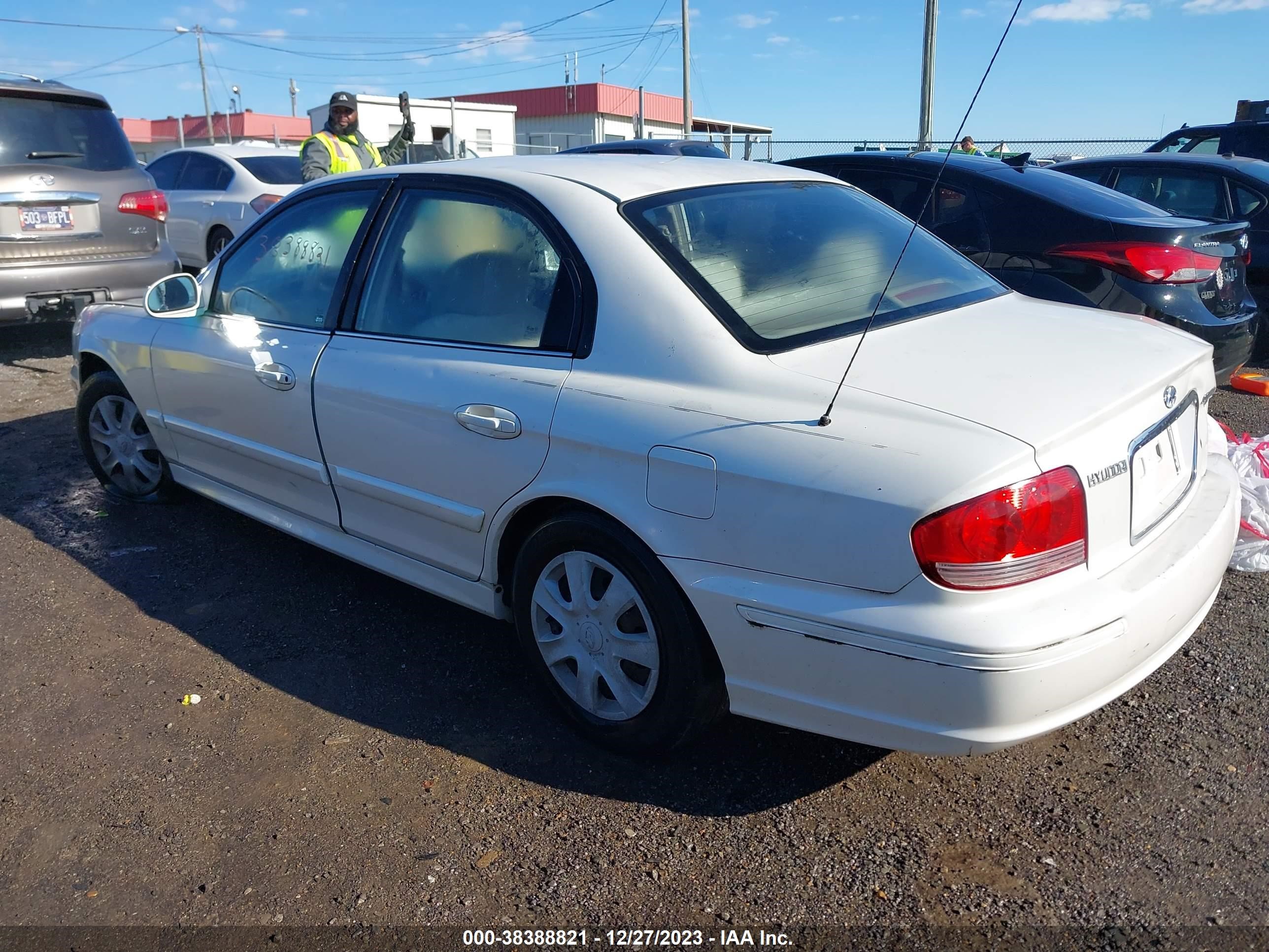 Photo 2 VIN: KMHWF25H34A000931 - HYUNDAI SONATA 