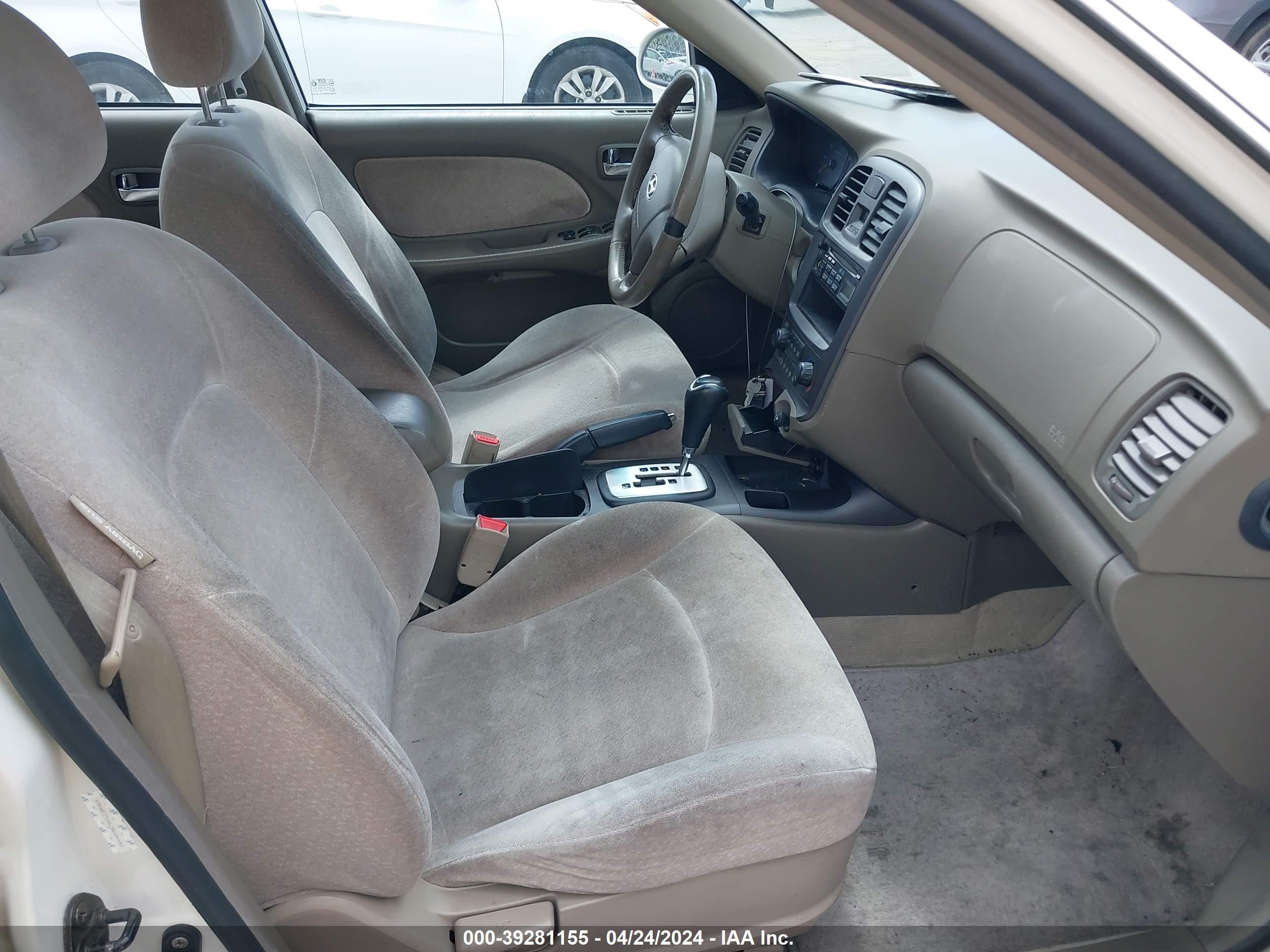 Photo 4 VIN: KMHWF25H62A604440 - HYUNDAI SONATA 