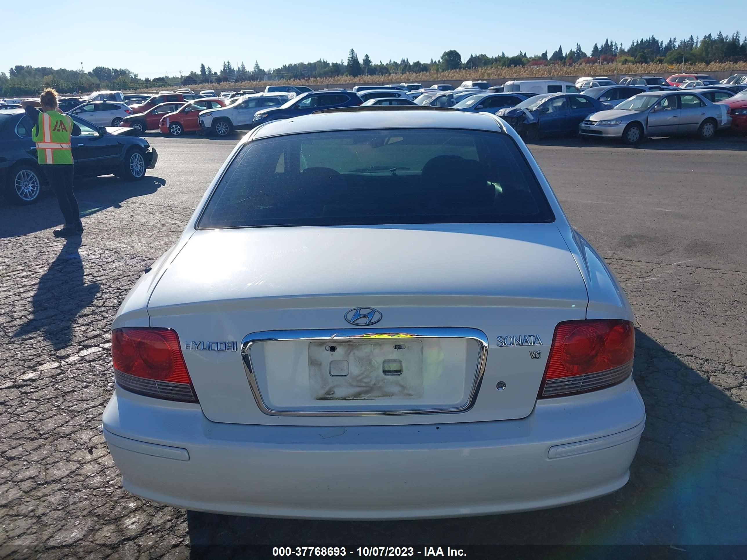 Photo 15 VIN: KMHWF25HX2A609186 - HYUNDAI SONATA 