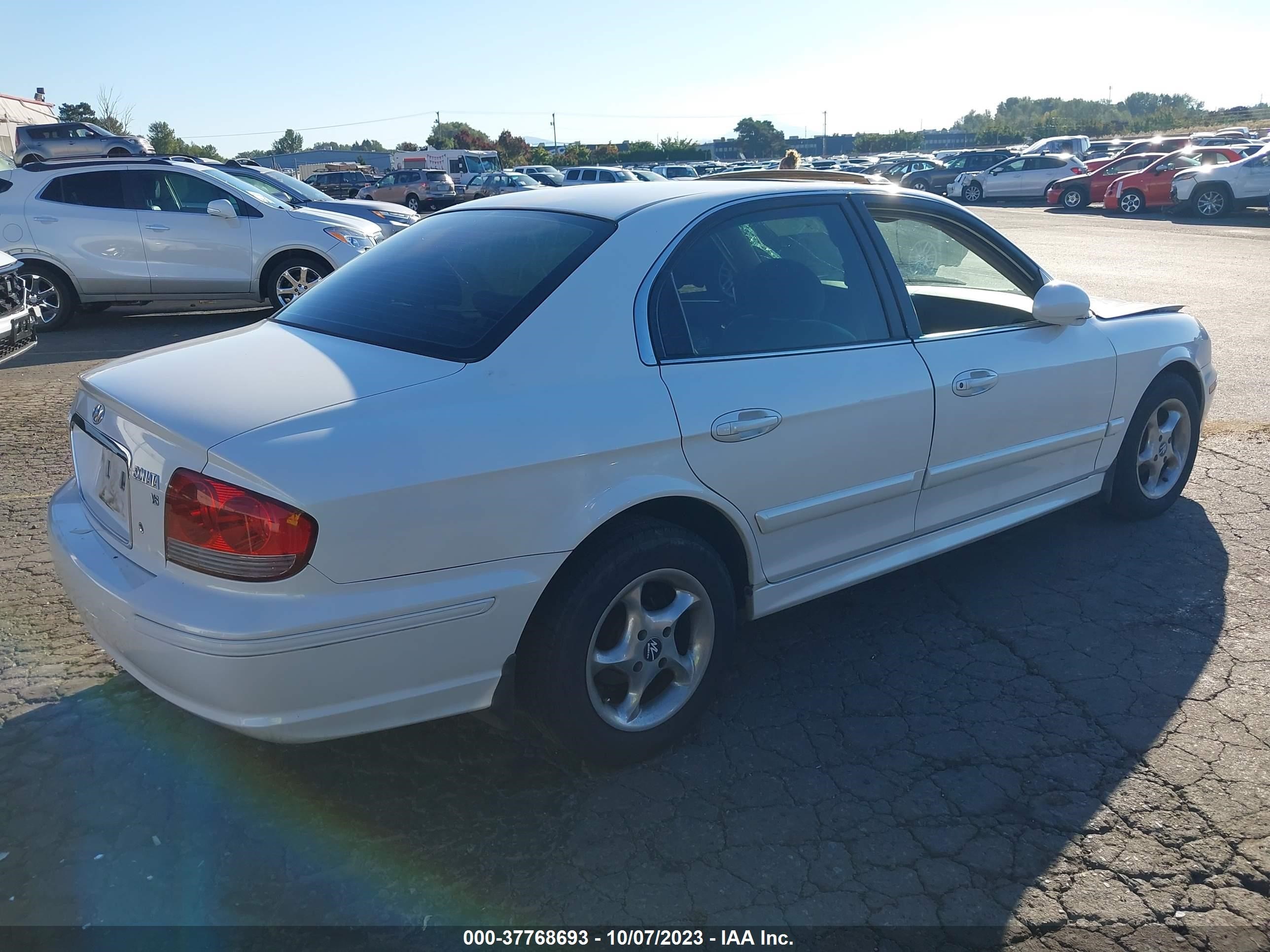 Photo 3 VIN: KMHWF25HX2A609186 - HYUNDAI SONATA 