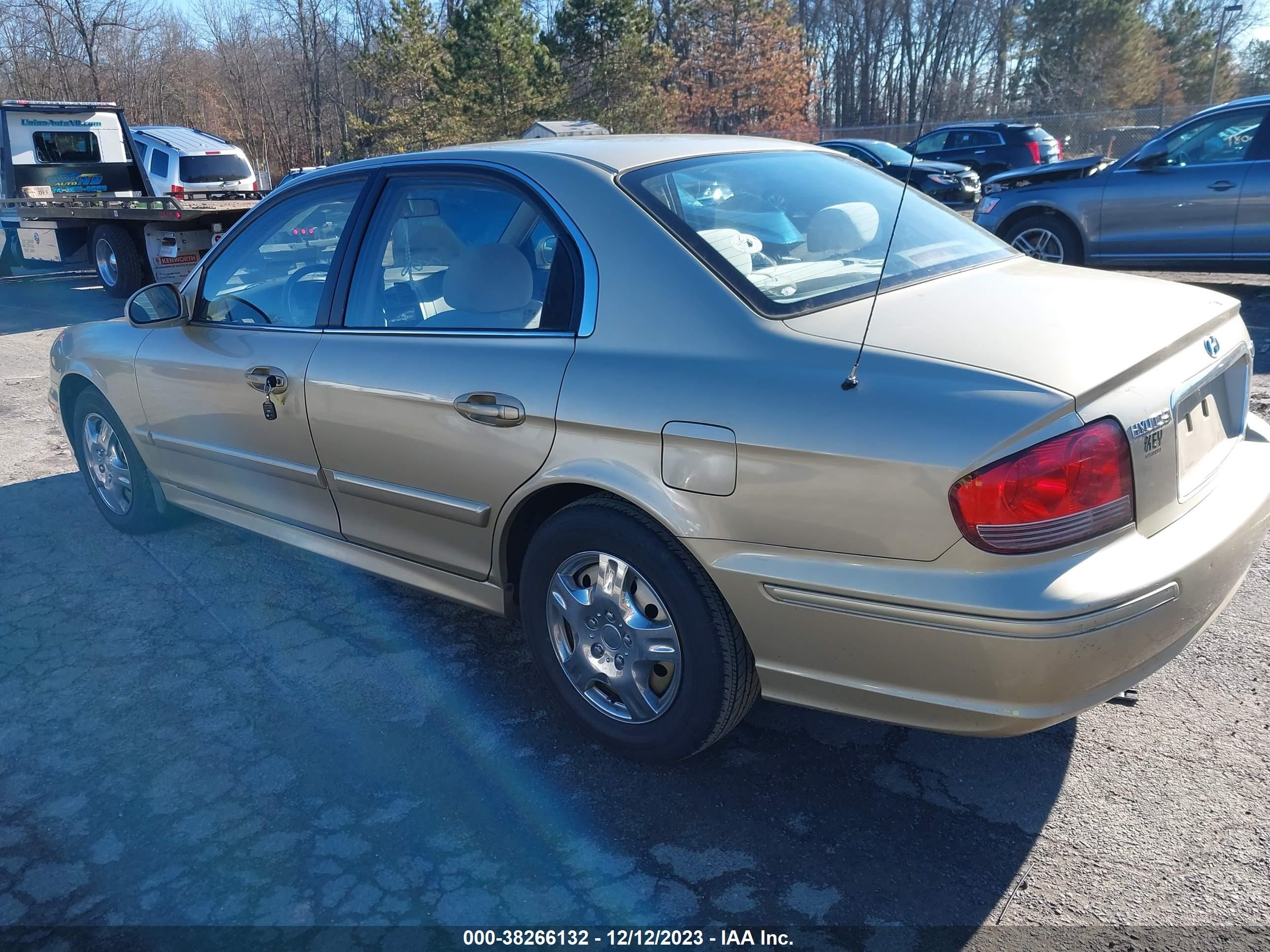 Photo 2 VIN: KMHWF25S43A819425 - HYUNDAI SONATA 