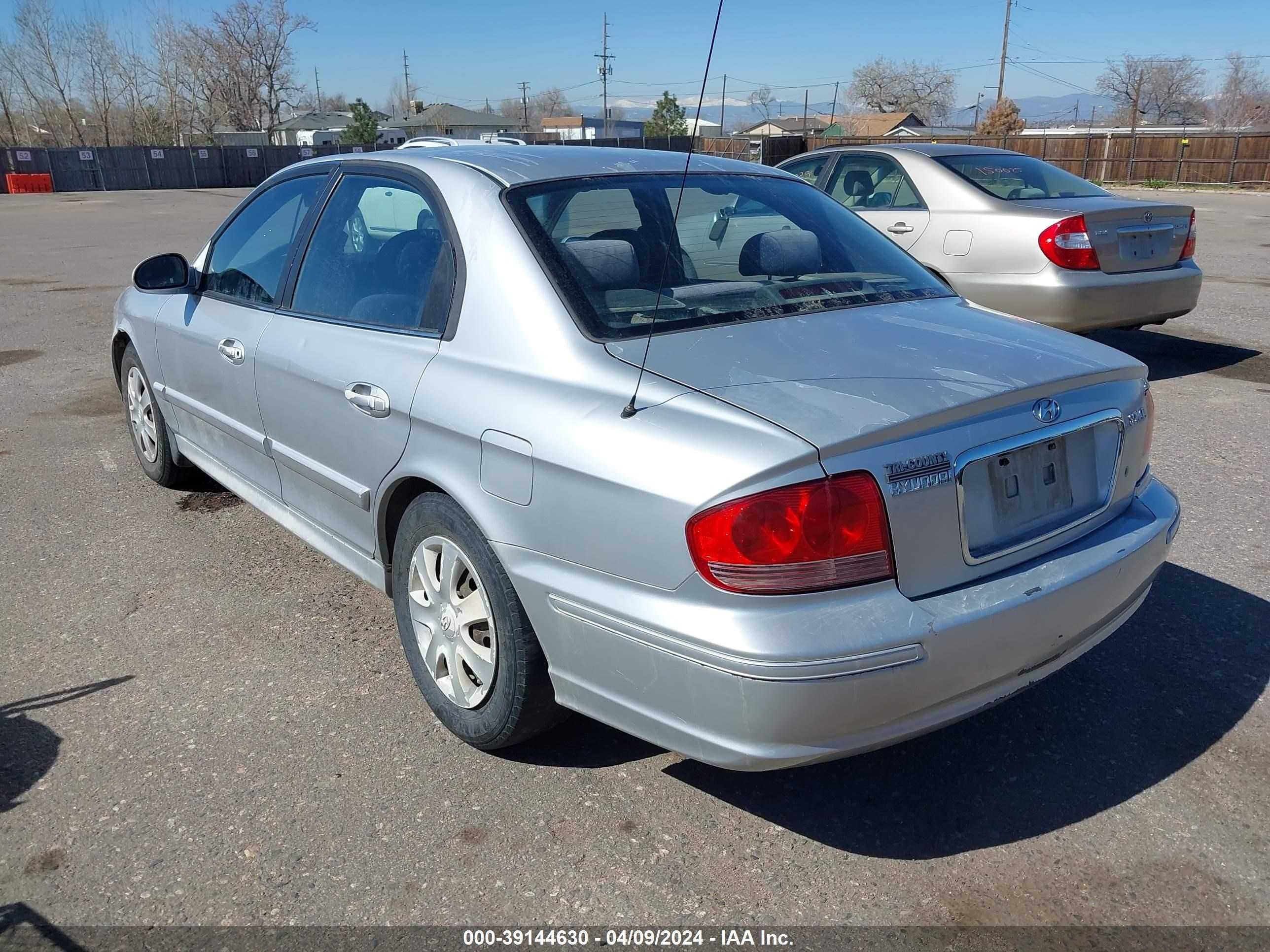 Photo 2 VIN: KMHWF25S54A918949 - HYUNDAI SONATA 