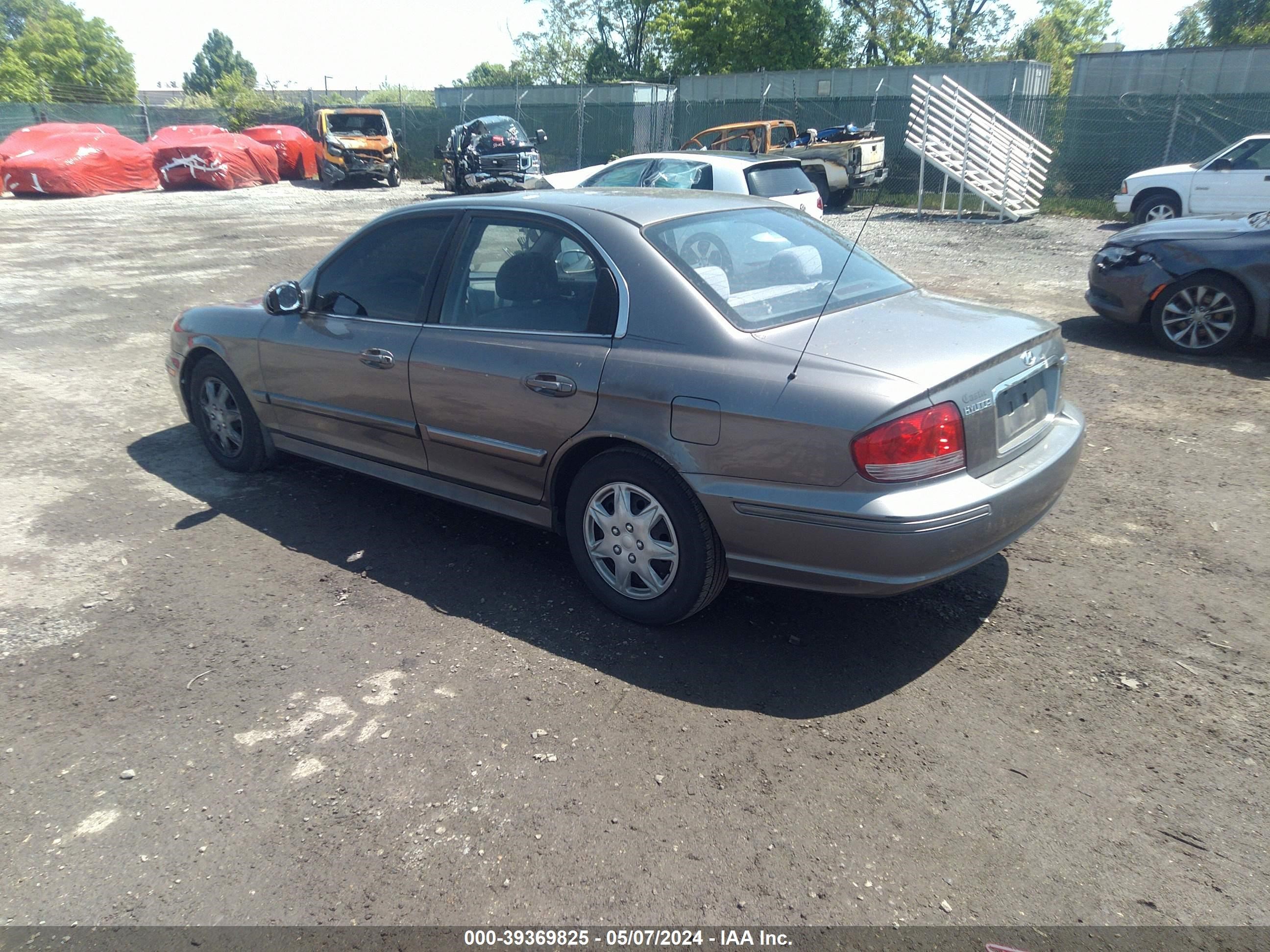 Photo 2 VIN: KMHWF25S74A948812 - HYUNDAI SONATA 