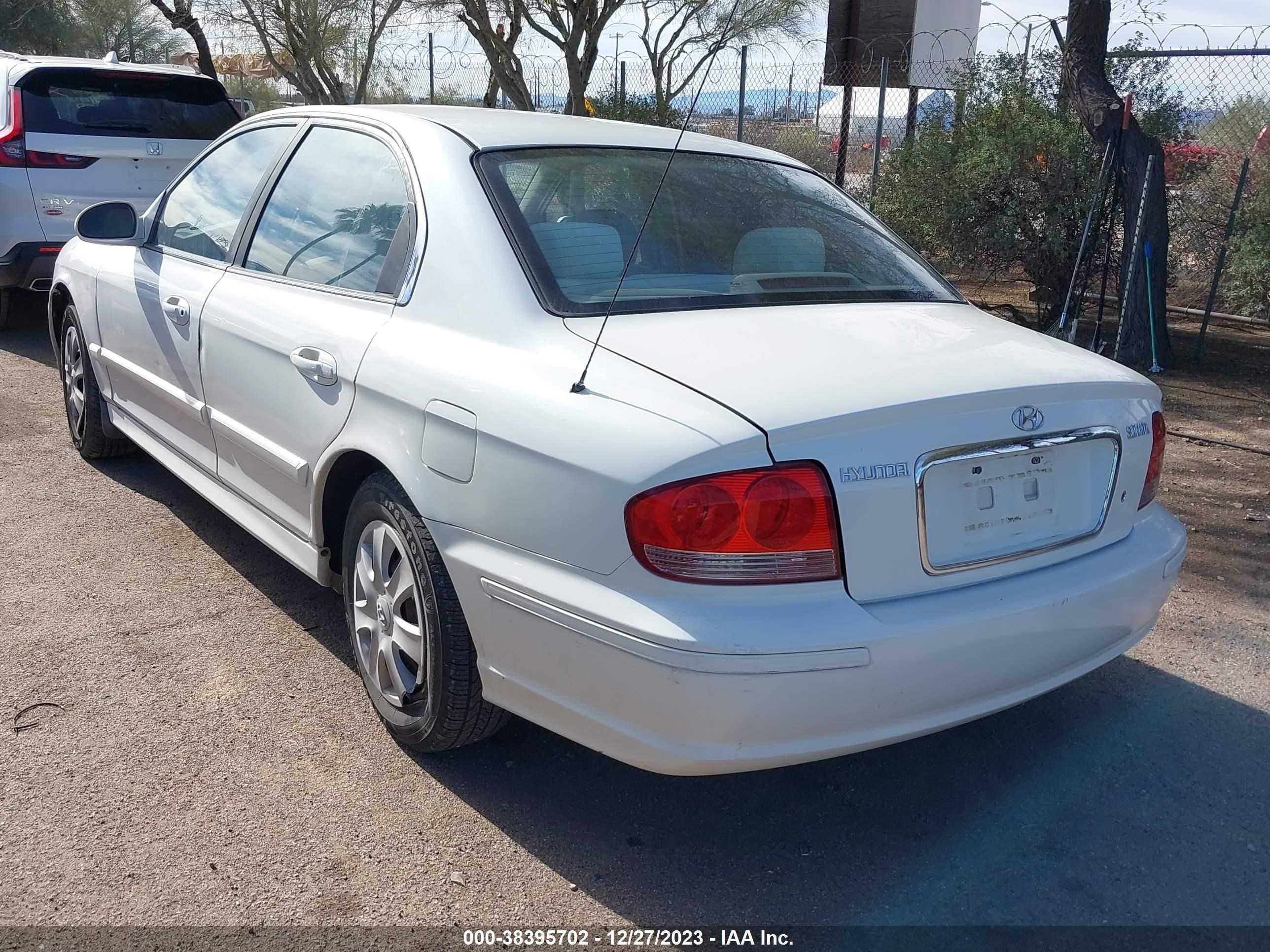 Photo 2 VIN: KMHWF25S75A127209 - HYUNDAI SONATA 