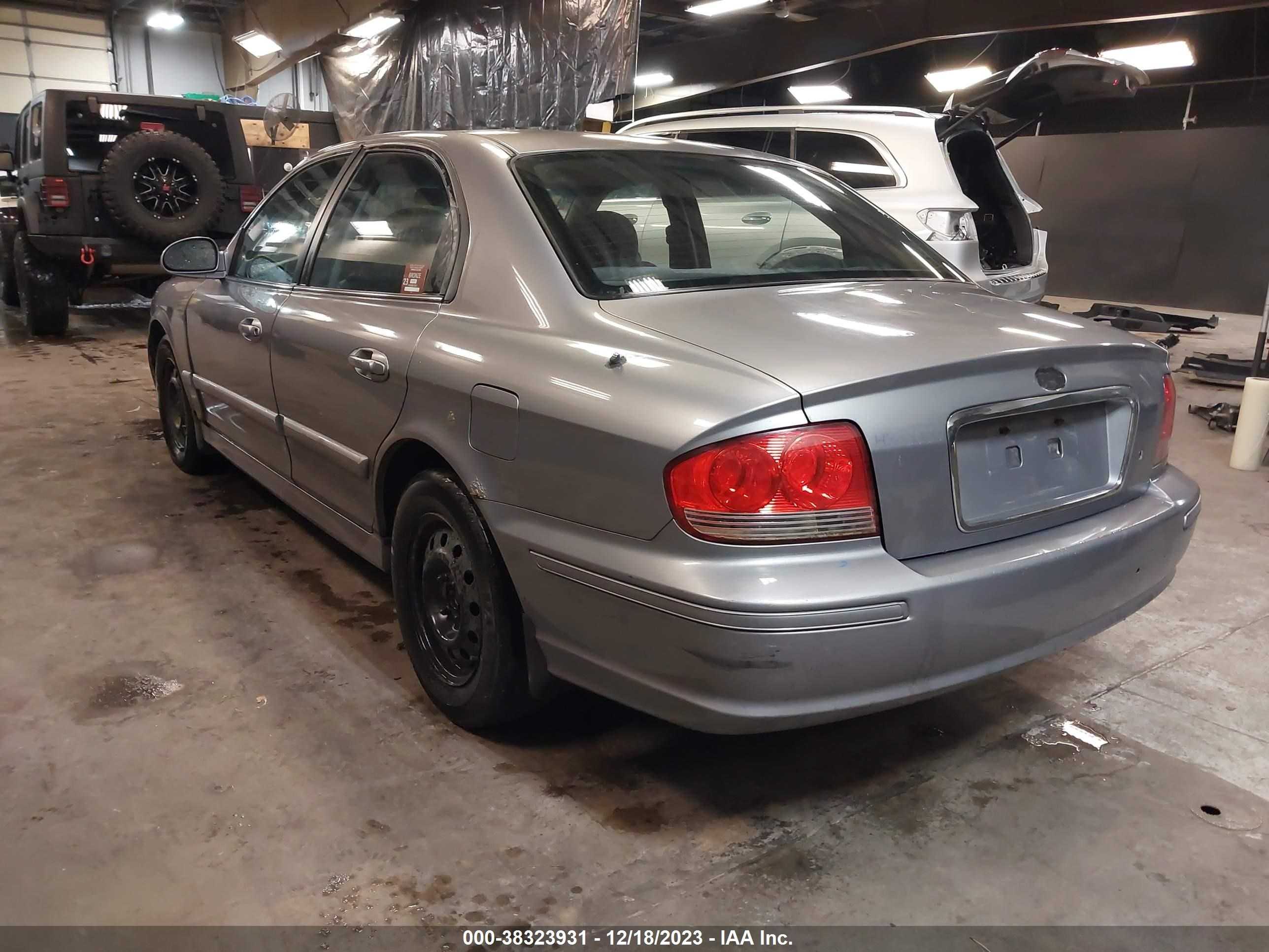 Photo 2 VIN: KMHWF25SX5A146501 - HYUNDAI SONATA 