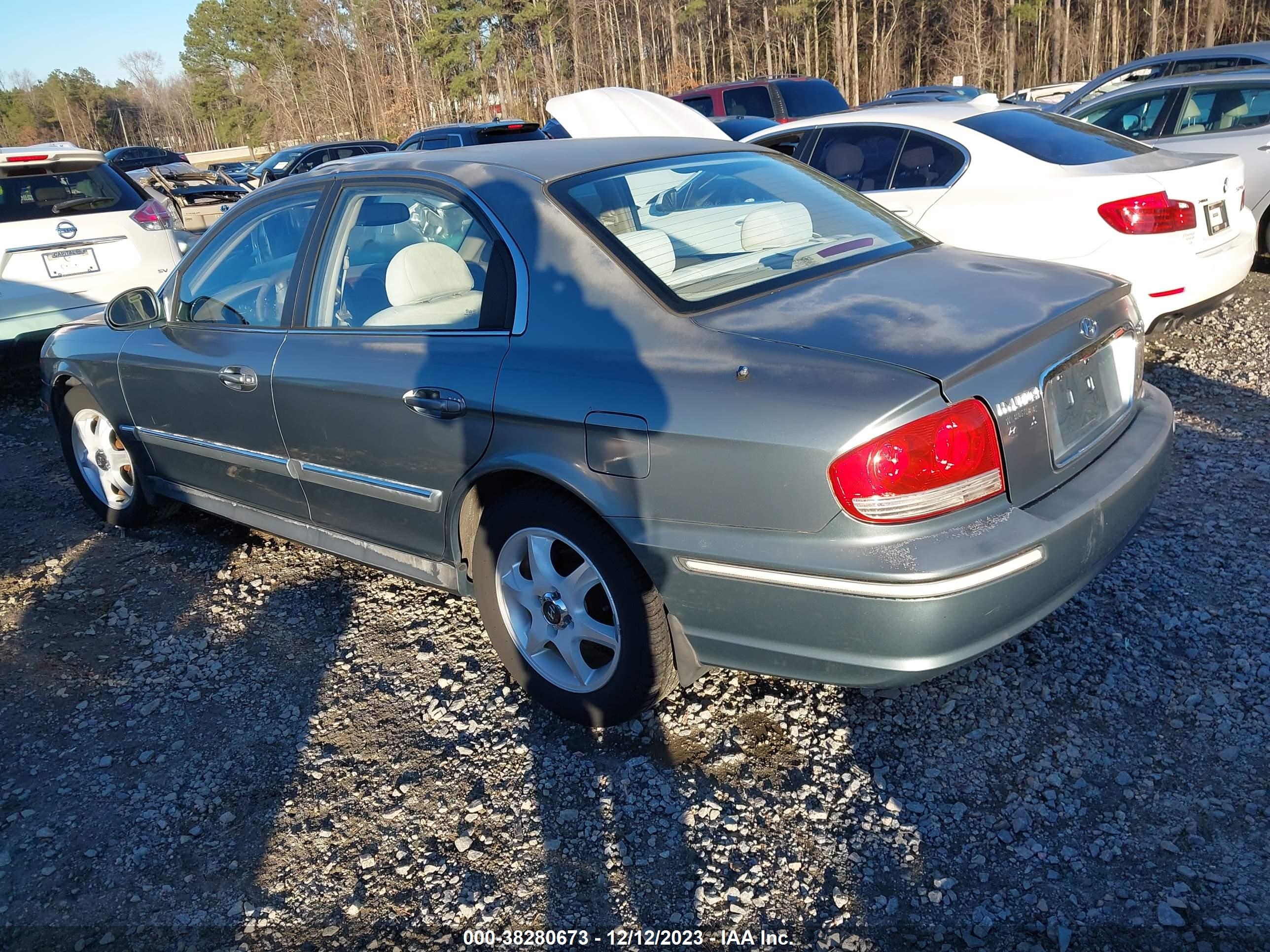 Photo 2 VIN: KMHWF35H05A143679 - HYUNDAI SONATA 