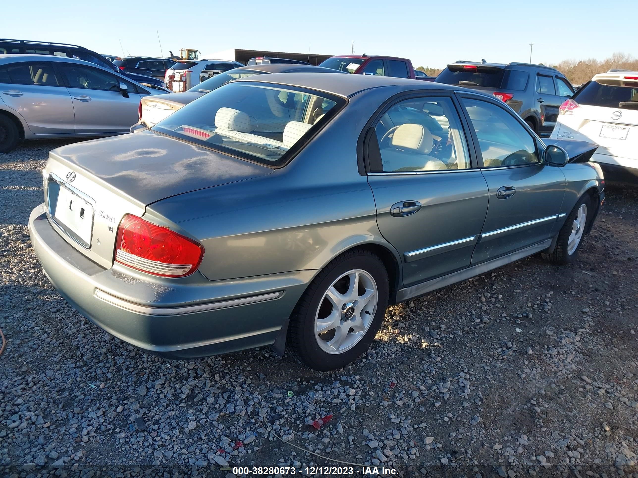 Photo 3 VIN: KMHWF35H05A143679 - HYUNDAI SONATA 