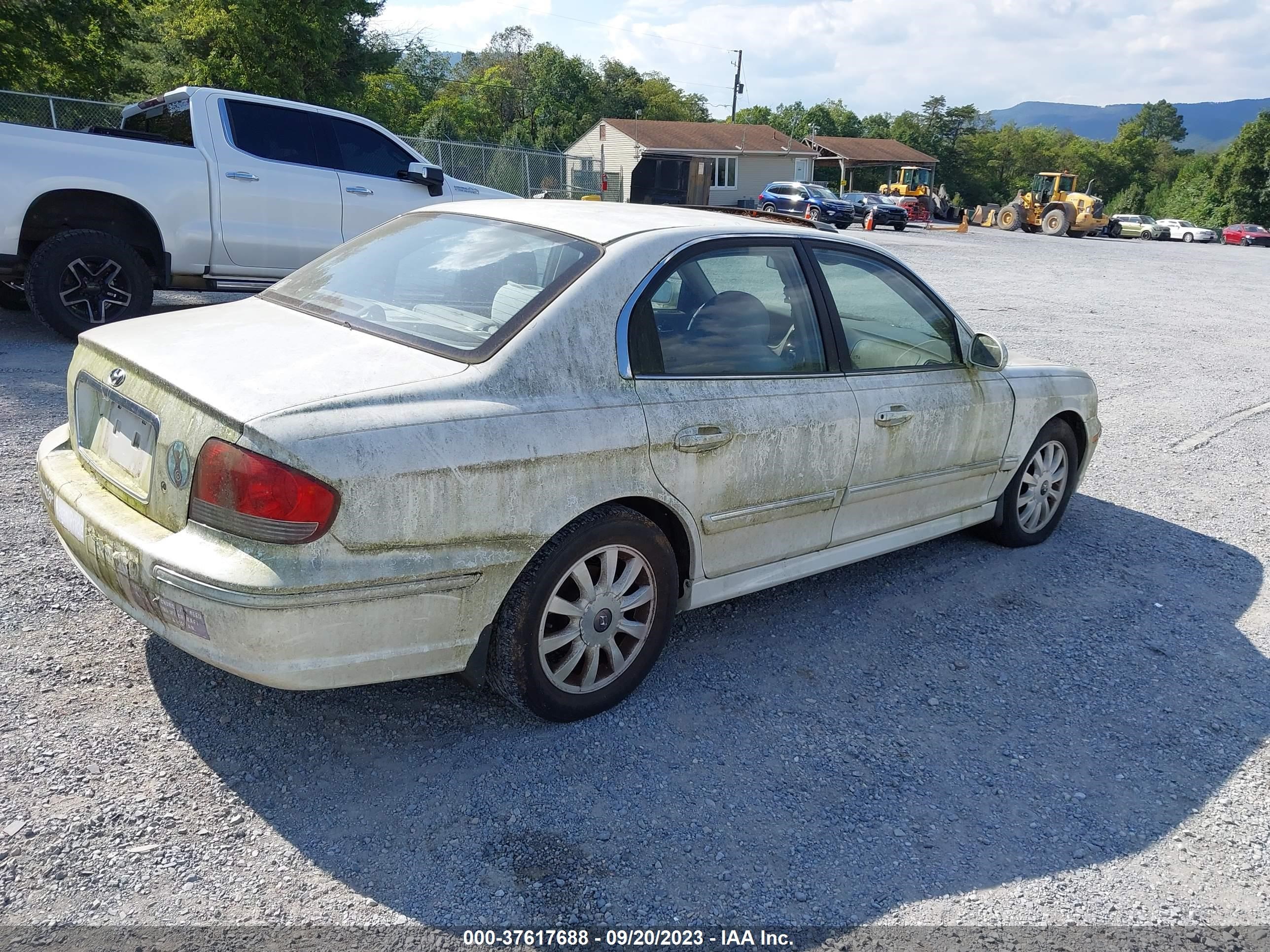 Photo 3 VIN: KMHWF35H12A684297 - HYUNDAI SONATA 