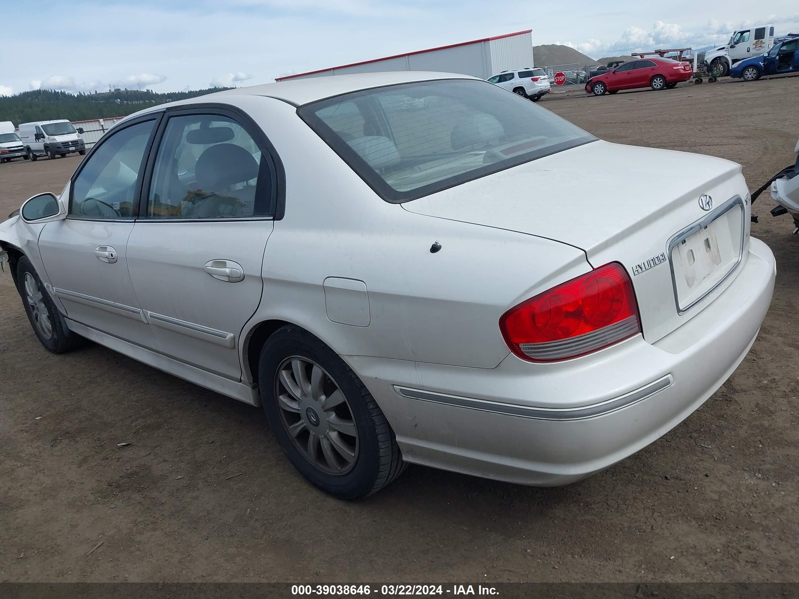 Photo 2 VIN: KMHWF35H14A006250 - HYUNDAI SONATA 